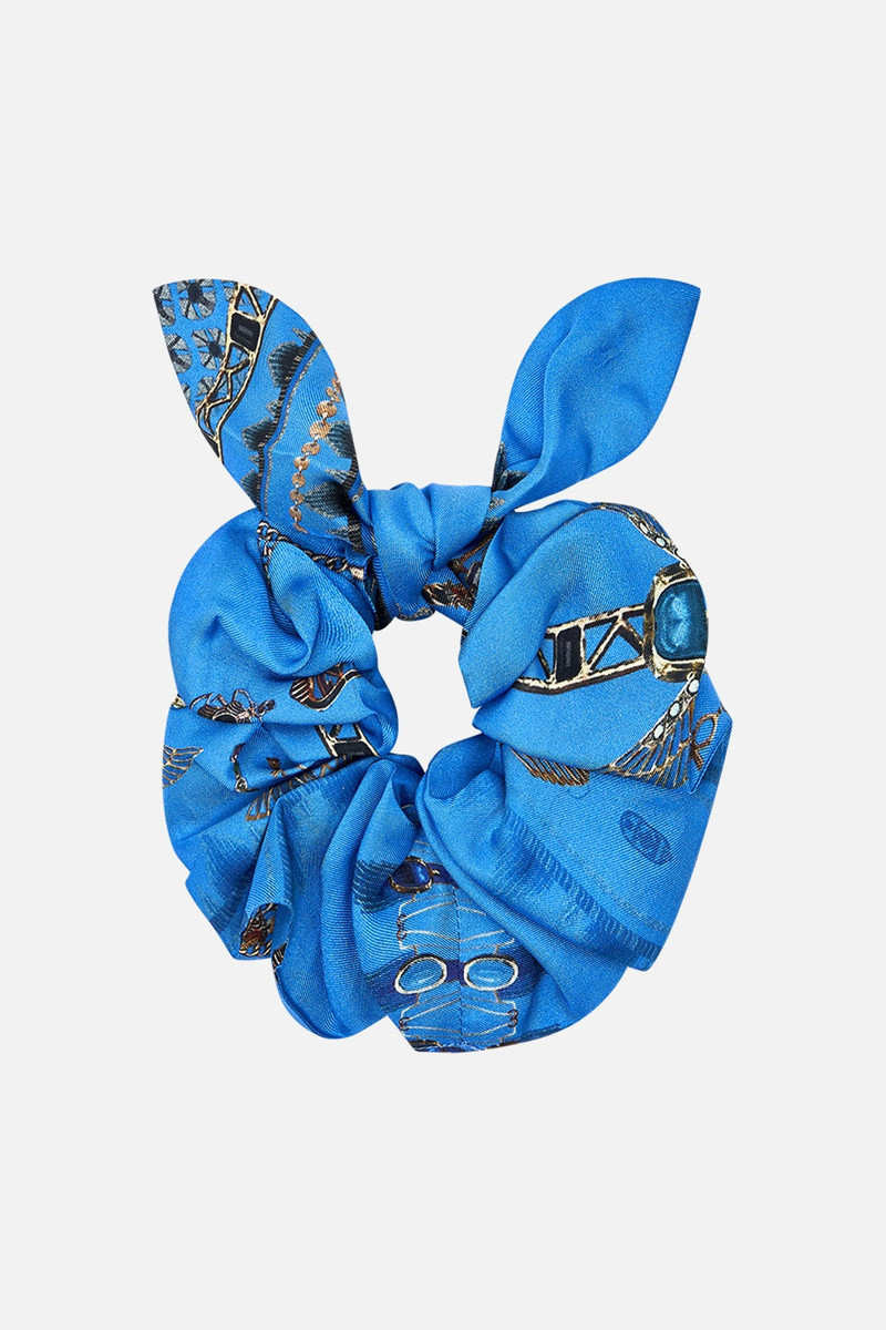 SCRUNCHIE 1