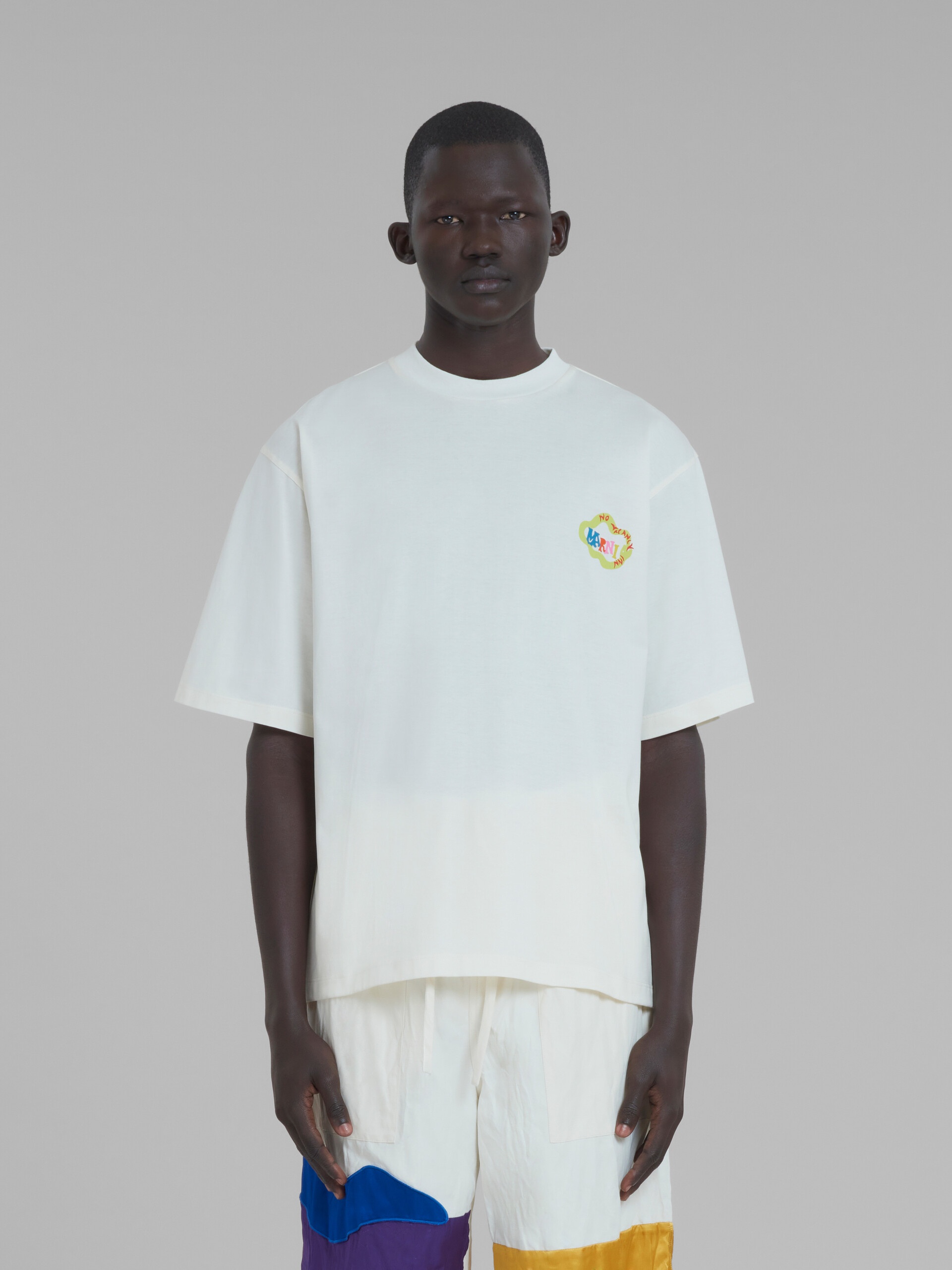 【MARNI】NO VACANCY INN SNAKE LOGO PRINT SHORT SLEEVE TSHIRT Marni x No Vacancy Inn Snake Logo T-Shirt - Royal – Feature