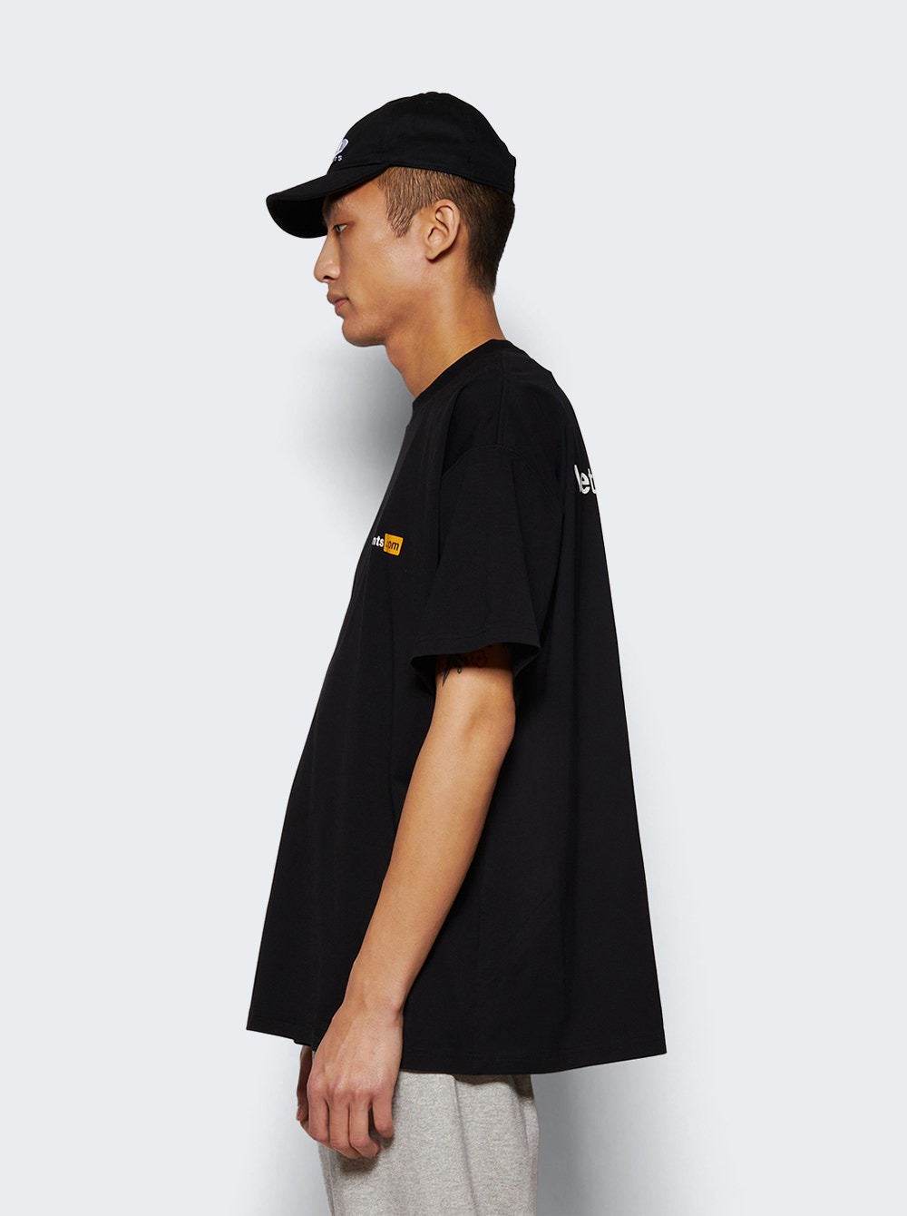 Vetements.com Tee Black - 4