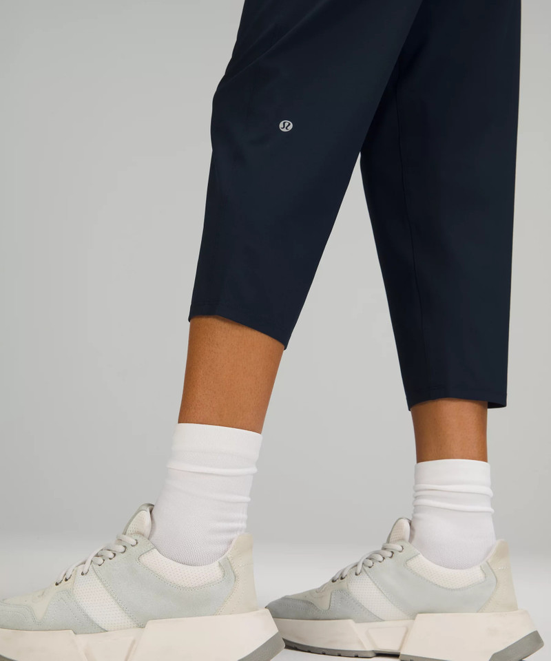 Ease Back In Mid-Rise Cropped Pant 23" 5