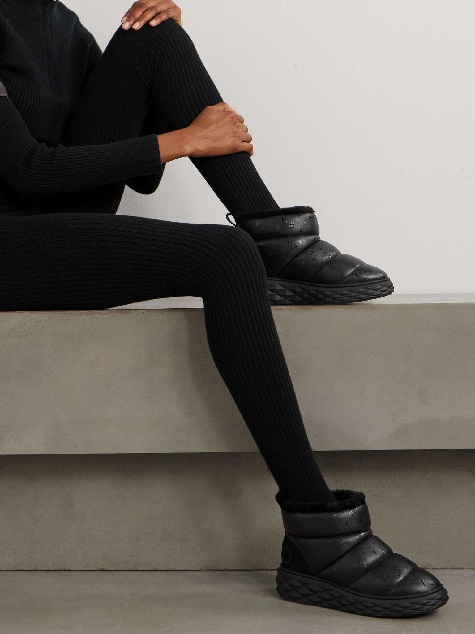 Xan shearling-lined quilted logo-embossed leather boots Black - 2