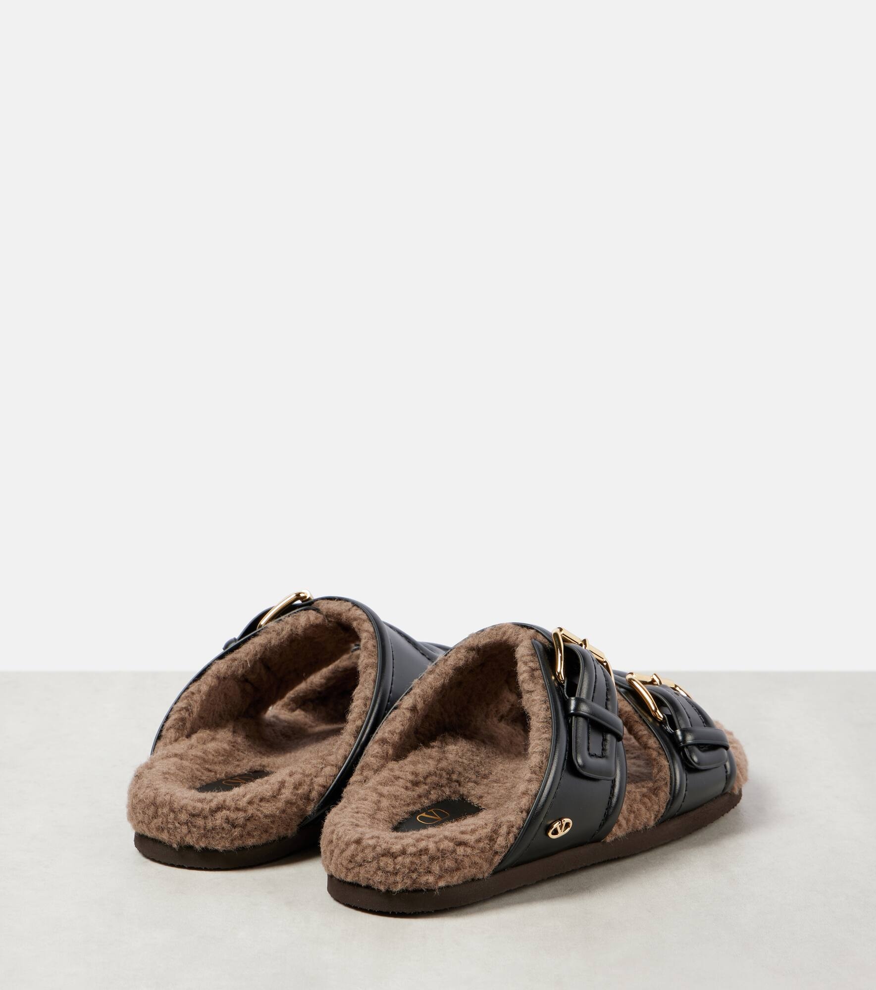 Faux fur-trimmed leather sandals - 3