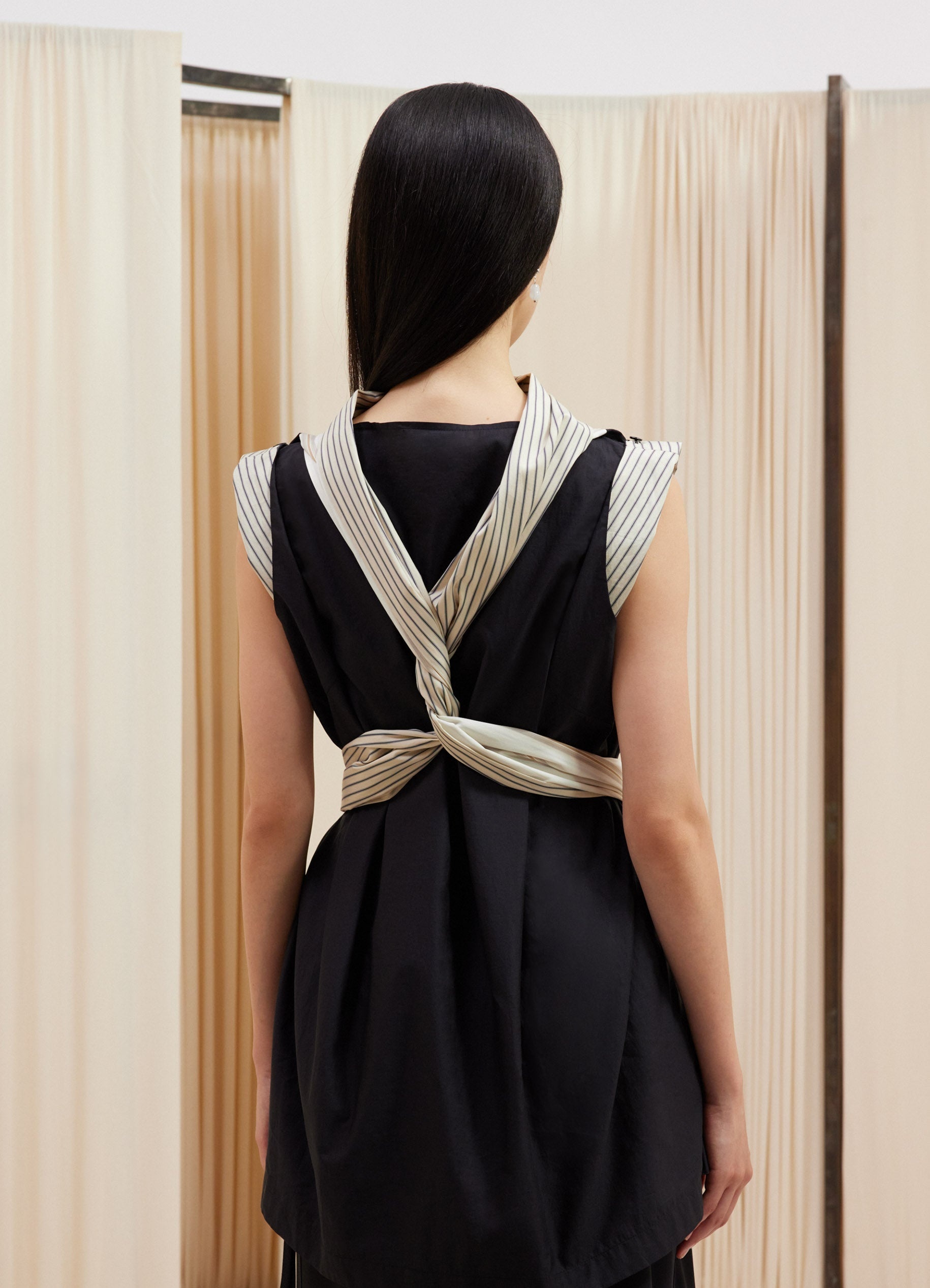 SLEEVELESS KNOTTED TOP - 4