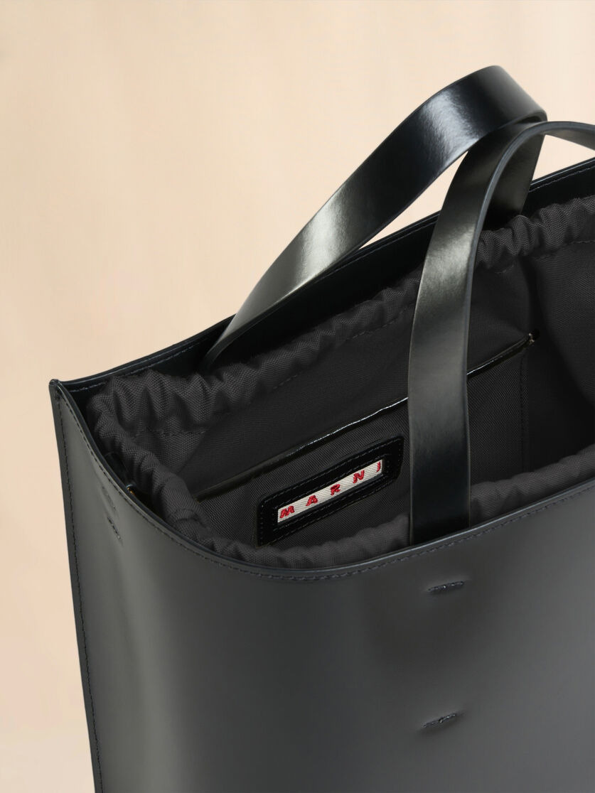 MUSEO SMALL BAG IN BLACK LEATHER - 2