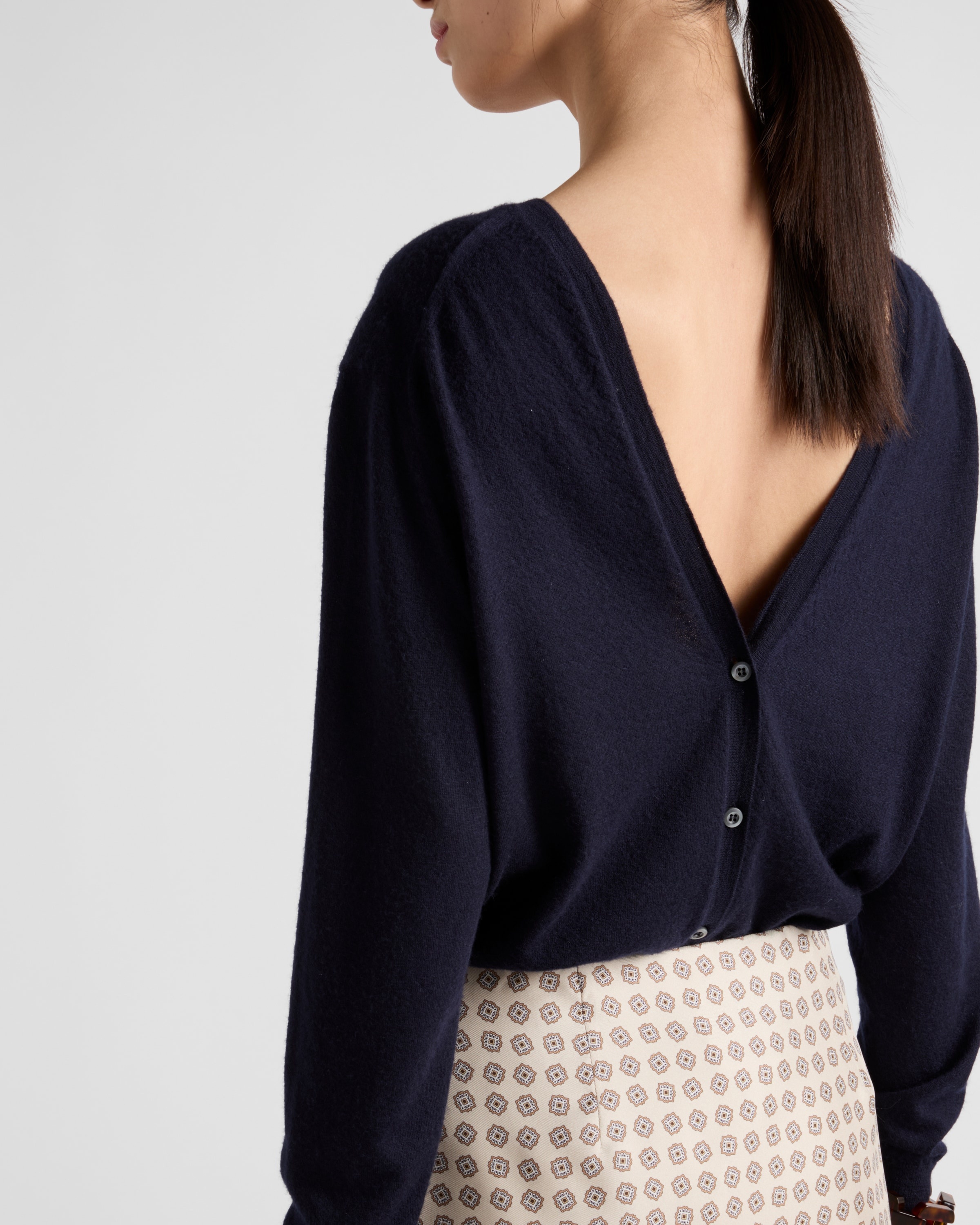 V-neck cashmere sweater - 4