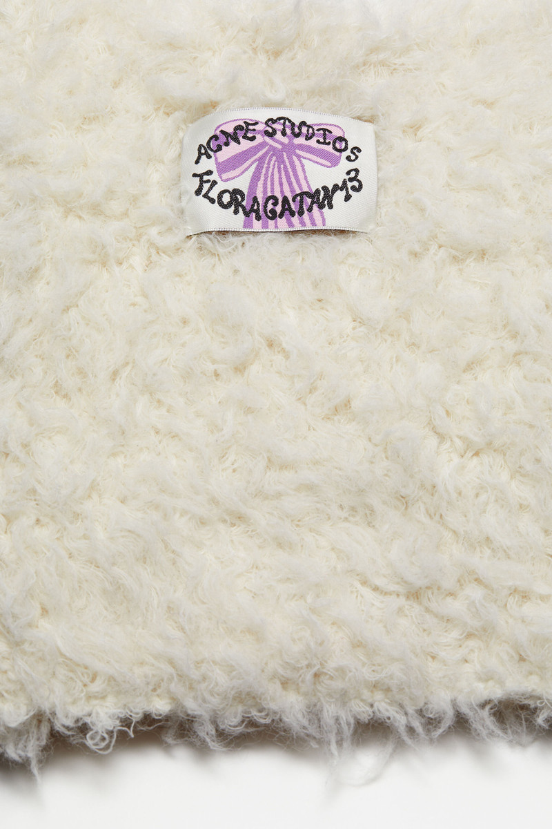 Fluffy square beanie - White 4