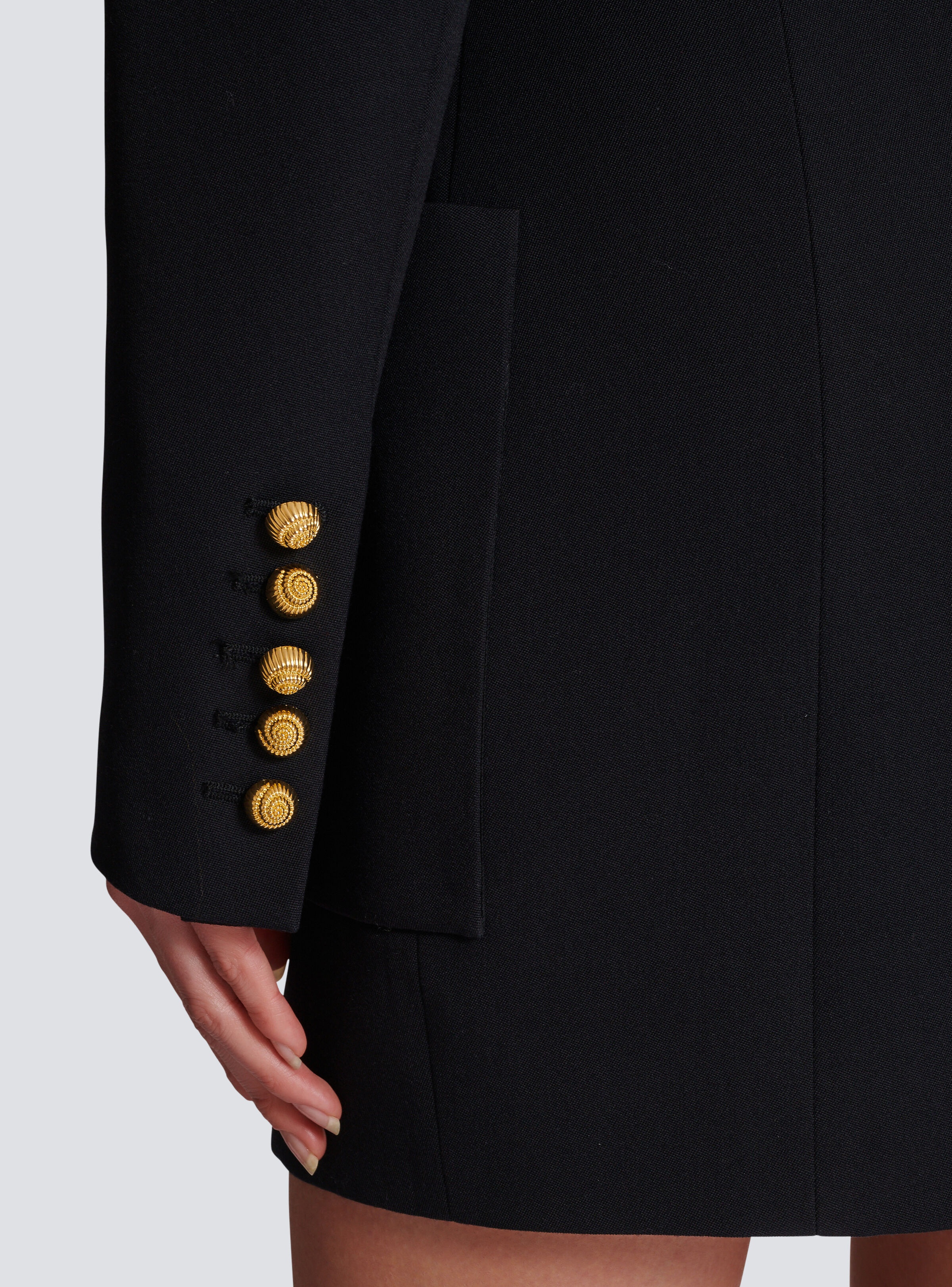 Short fitted button dress - 6