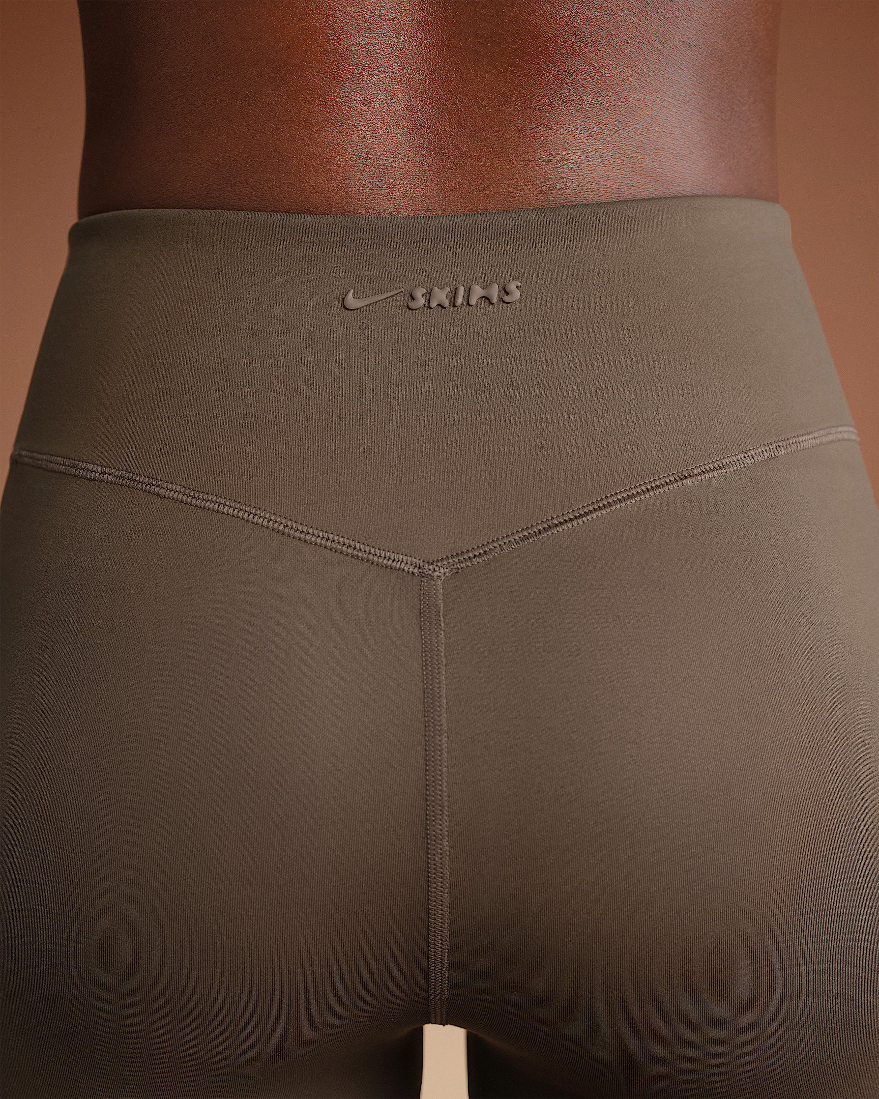 NikeSKIMS Matte Women's High-Waisted 26" Leggings - 6