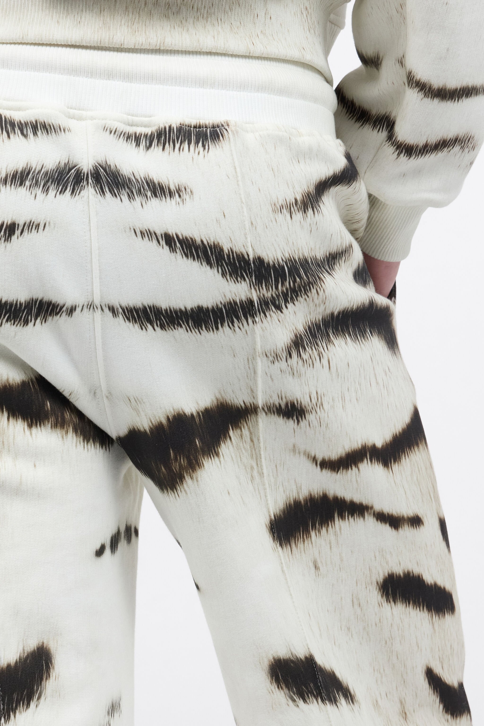Man Sports Pants With White Tigresse OGAT X Roberto Cavalli Print - 7