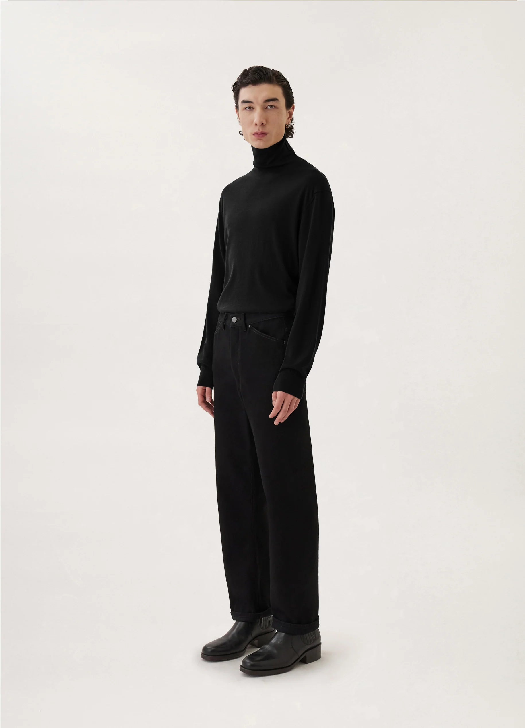SEAMLESS JEANS
BLACK DENIM - 2