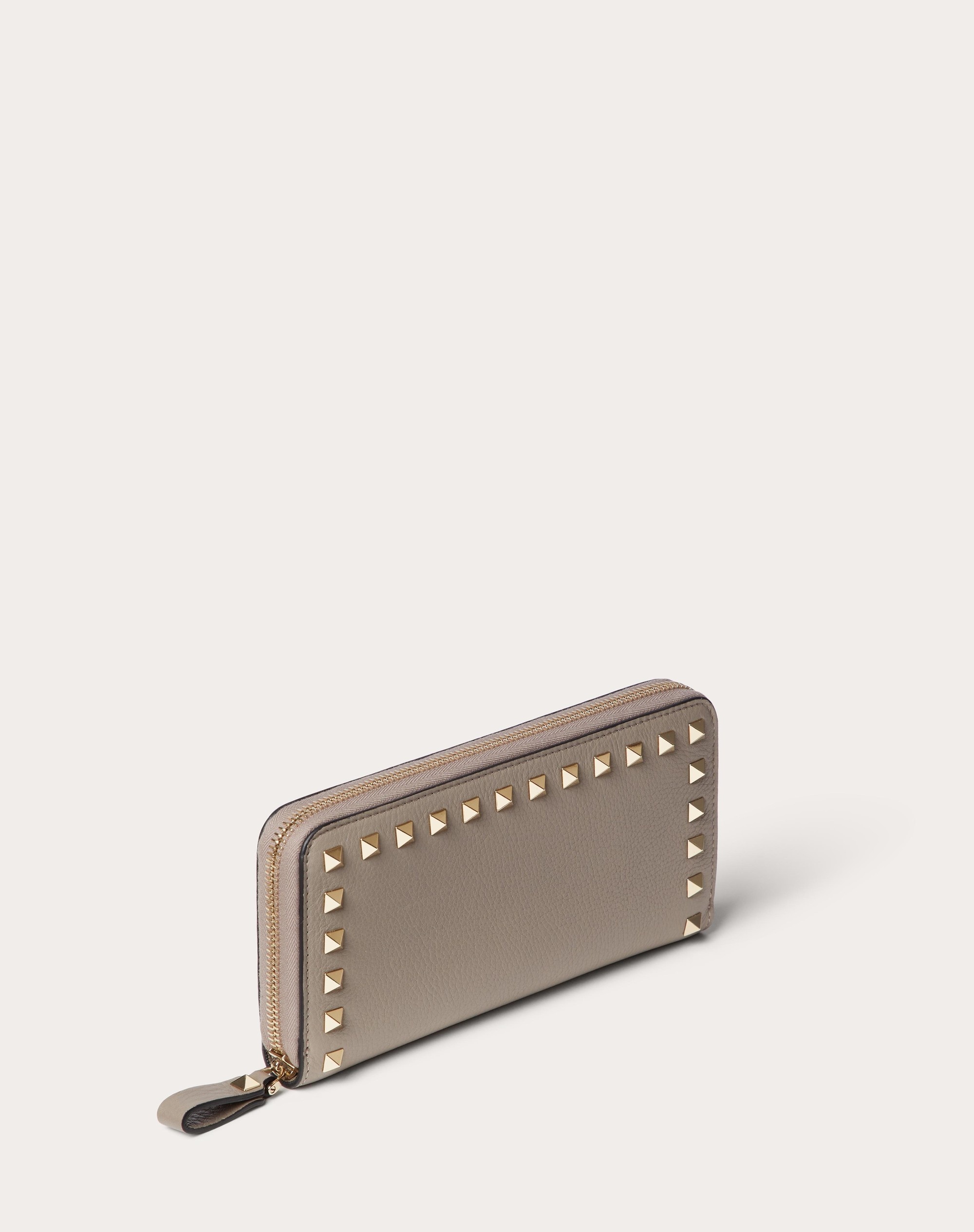 ROCKSTUD GRAINY CALFSKIN ZIPPERED WALLET - 4