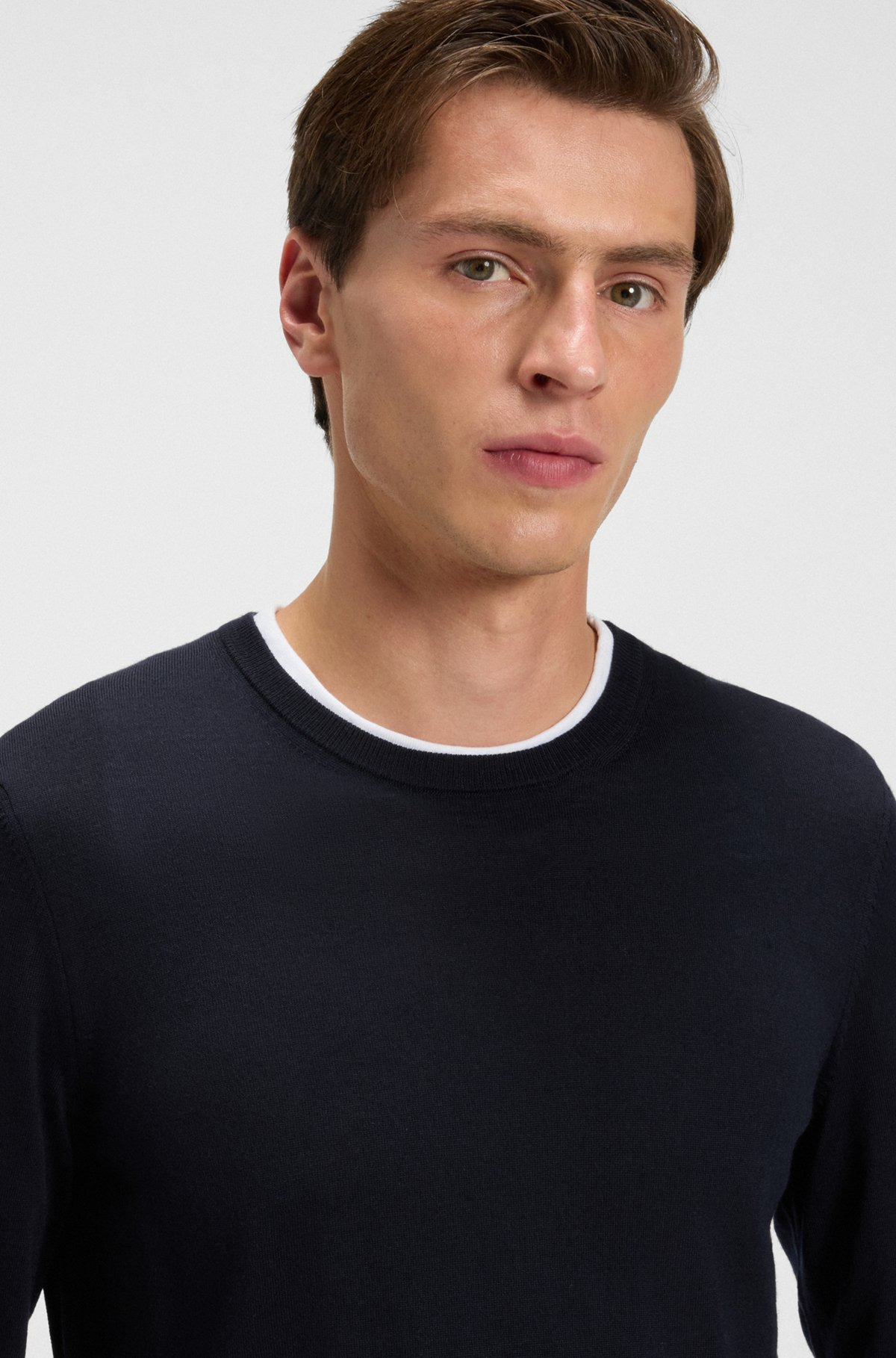SLIM-FIT SWEATER IN MERINO WOOL WITH CREW NECKLINE - 3
