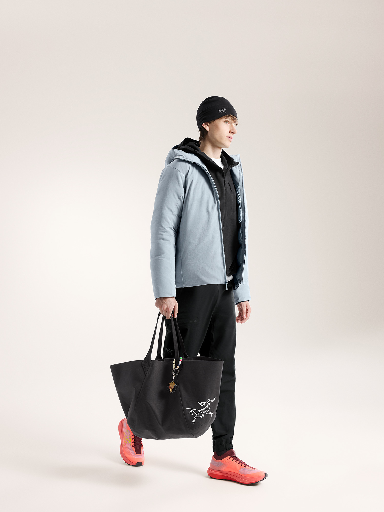 バッグ ARC'TERYX CARRIER 45 GEAR TOTE black Arc'teryx Carrier 45 Gear Tote at Mall of America® in