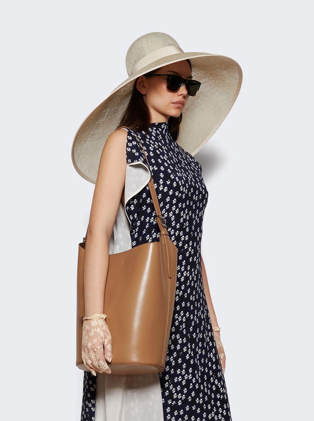 Brant Bucket Bag In Smooth Calf Leather Cumin - 2