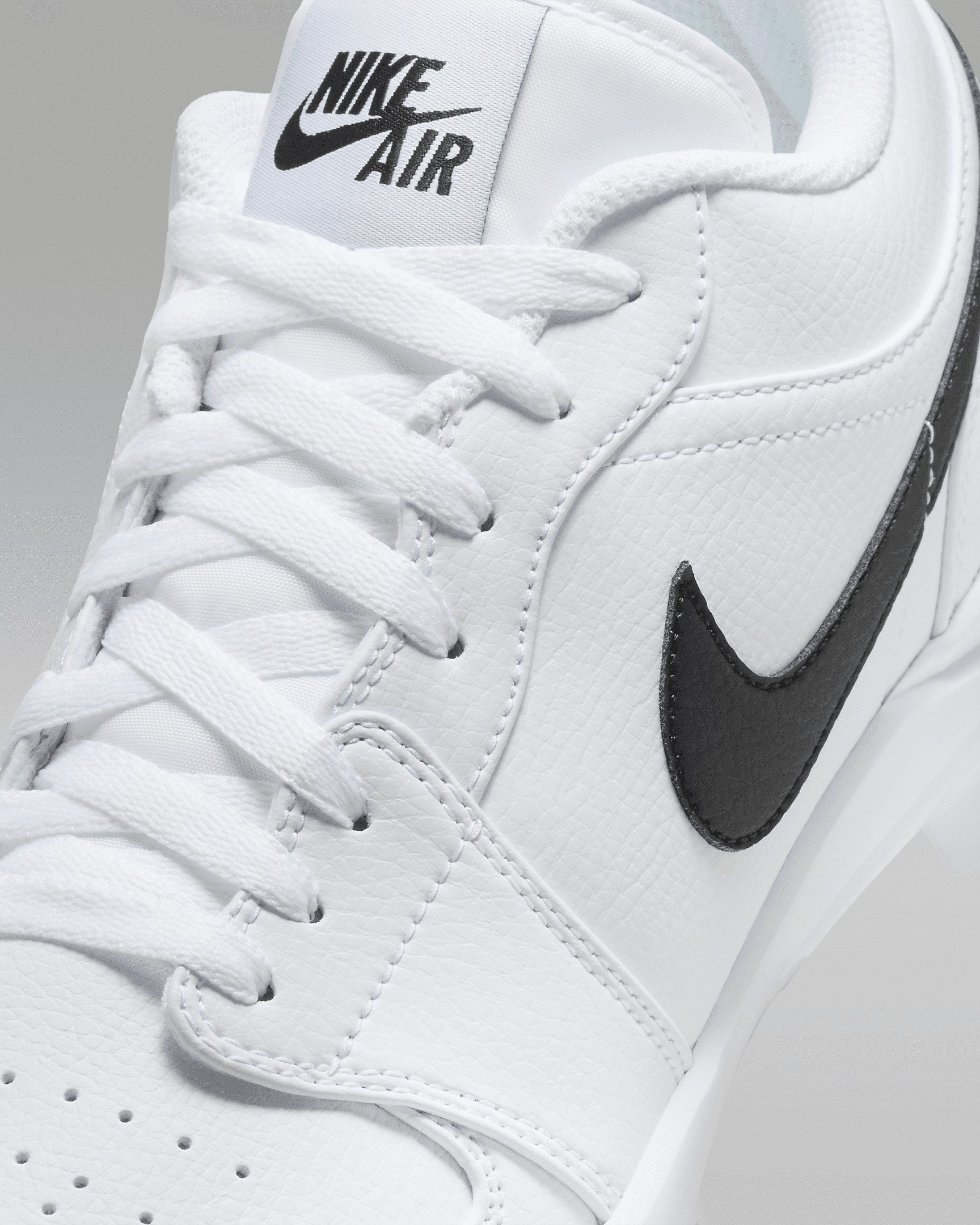 Jordan Brand（NIKE） - Jordan 1 Retro MCS LOWポイント ホワイト Jordan Jordan 1 Retro MCS Low Men's Baseball Cleats | REVERSIBLE