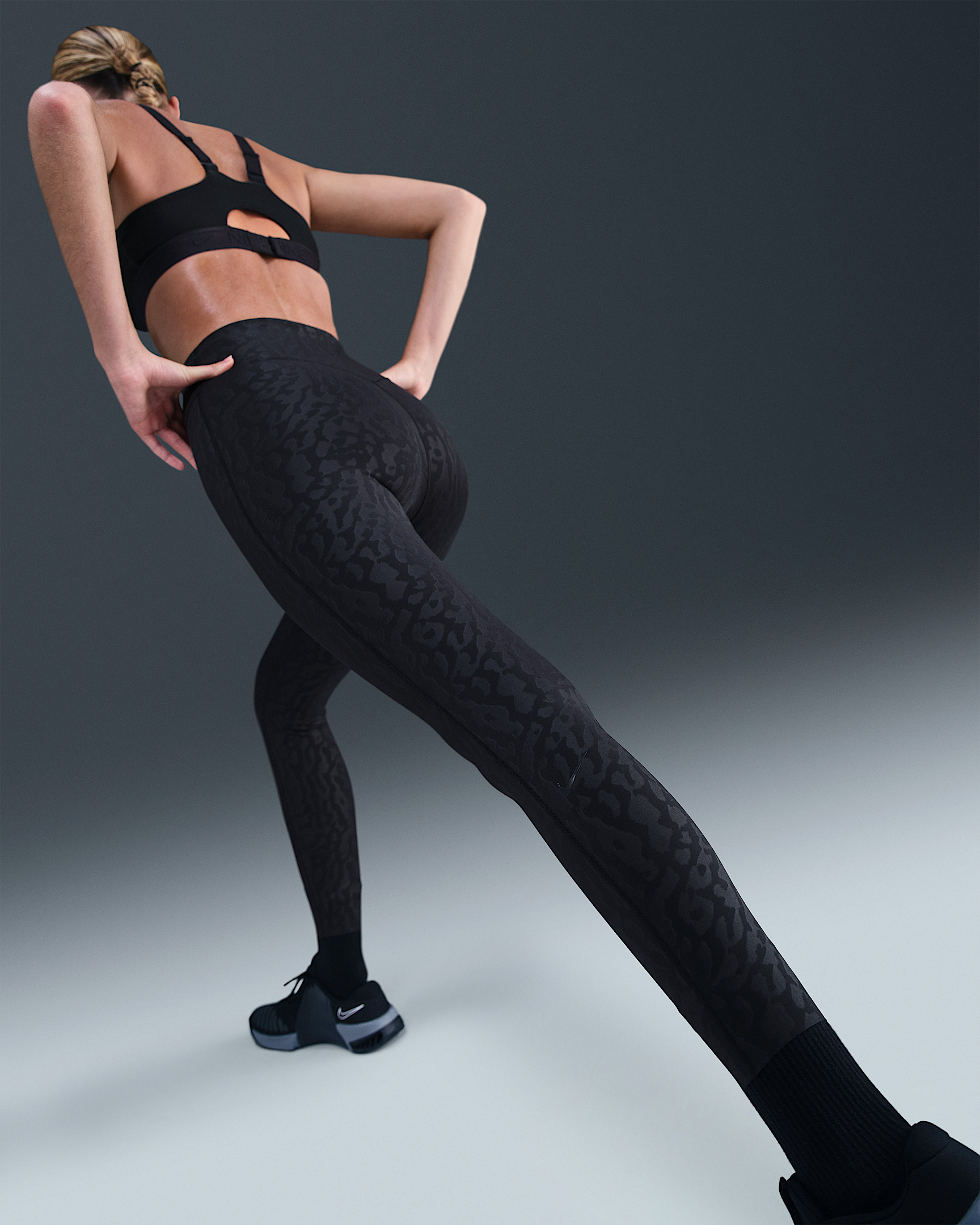 Nike Universa Women's High-Waisted 7/8 Leggings with No Front Seam - 3