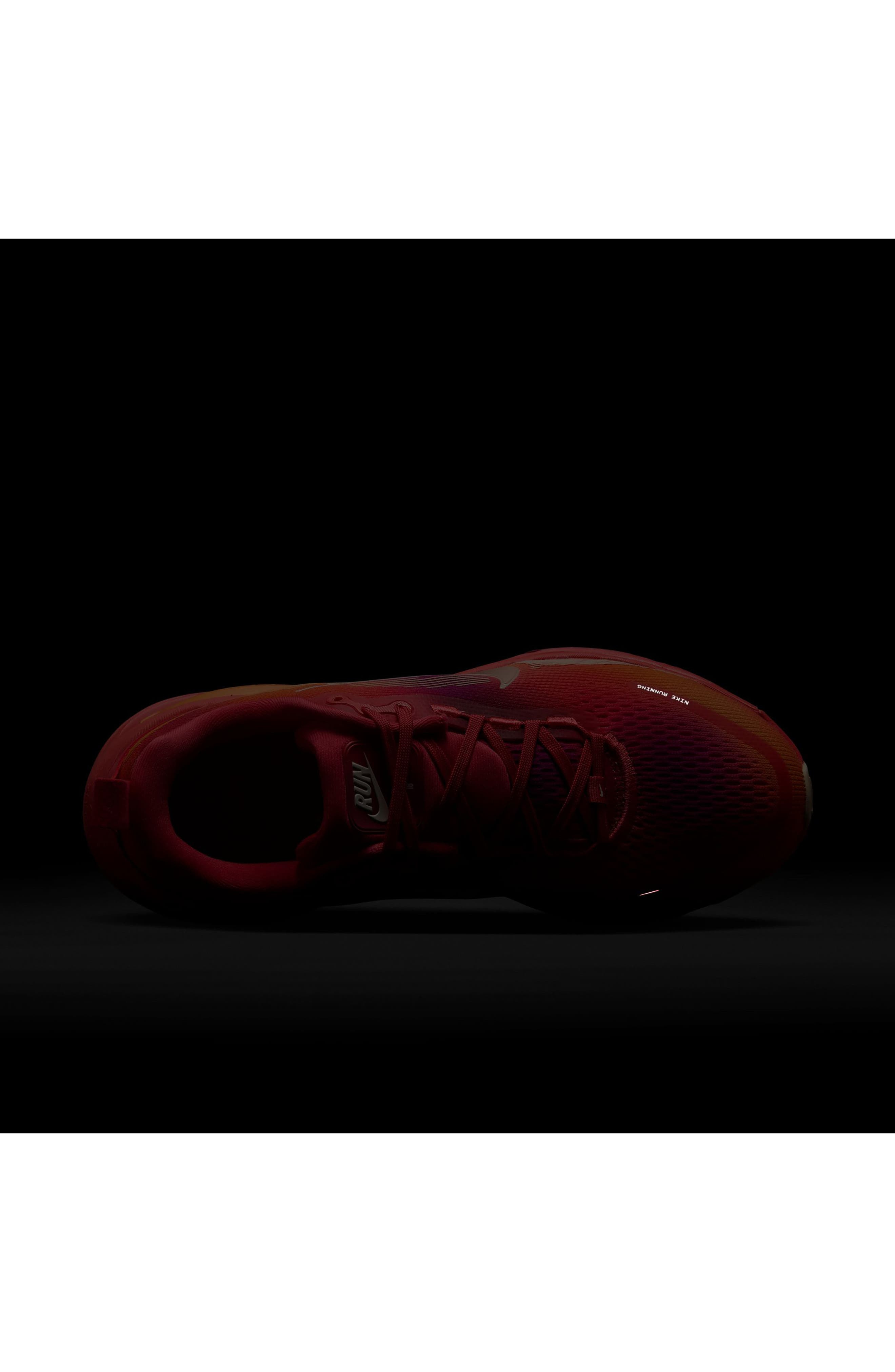 Nike Vomero 18 SE Running Shoe in Ember/Coral/Sweet Beet at Nordstrom - 9