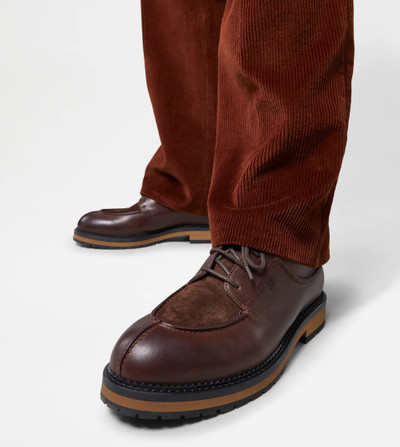 Tod's LACE-UPS IN LEATHER - BROWN outlook