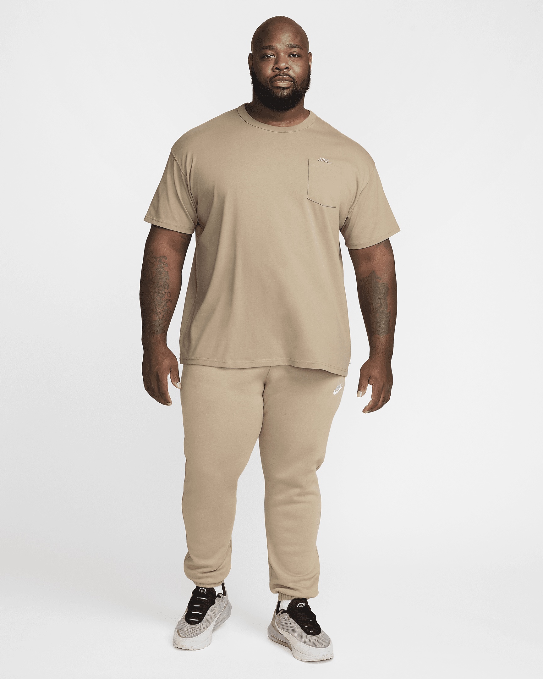 Nike Sportswear Premium Essentials Men's Pocket T-Shirt - 13