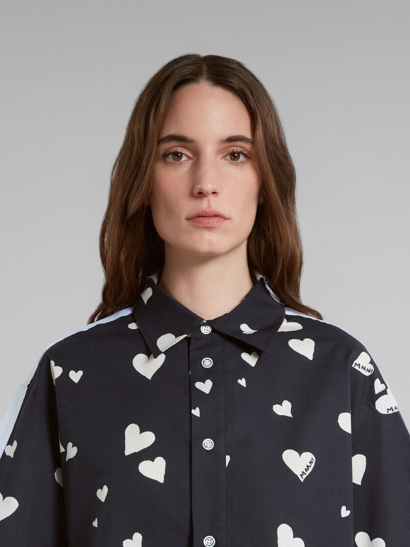 BLACK POPLIN SHIRT WITH BUNCH OF HEARTS PRINT - 4