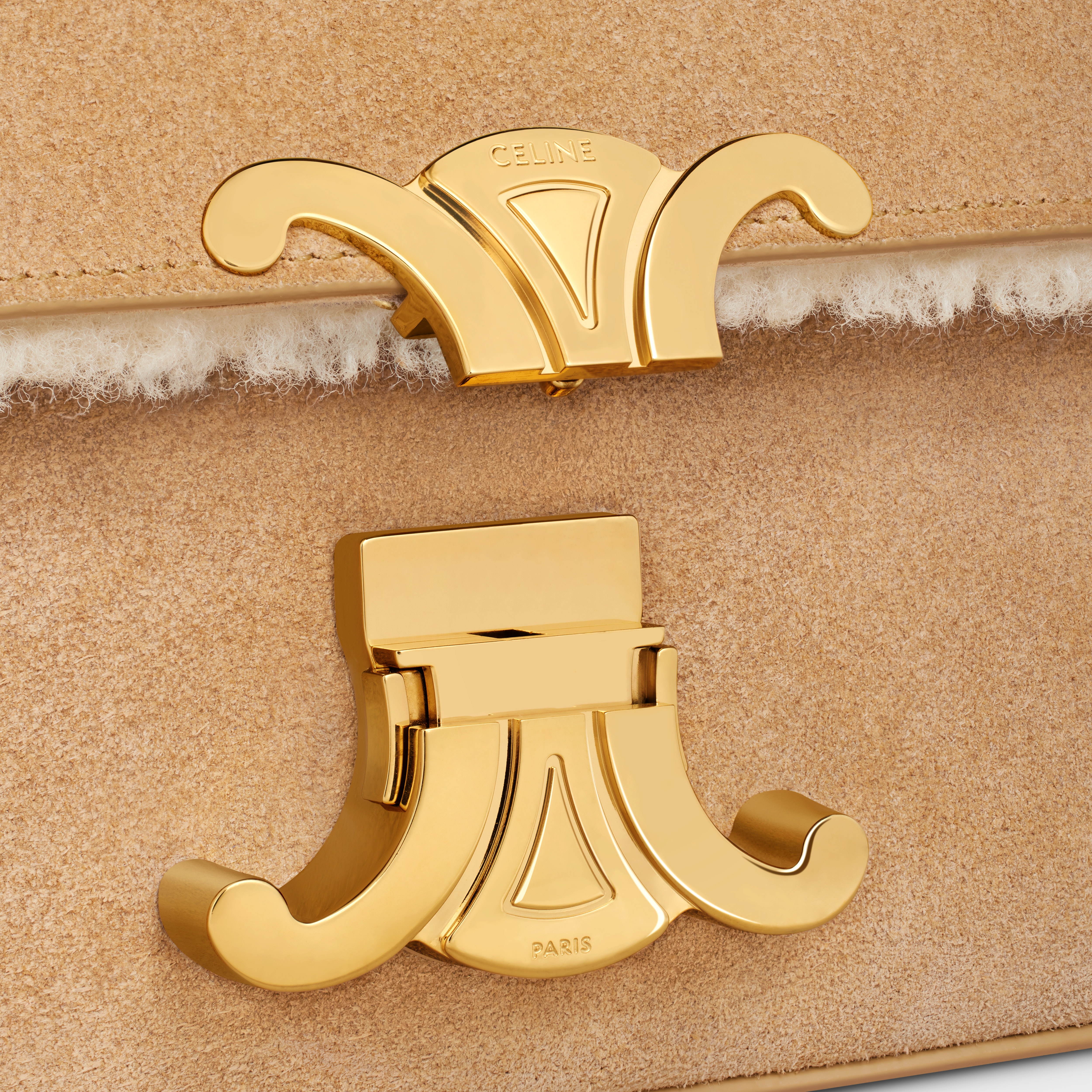 CHAIN SHOULDER BAG triomphe in Suede Calfskin and shearling - 5