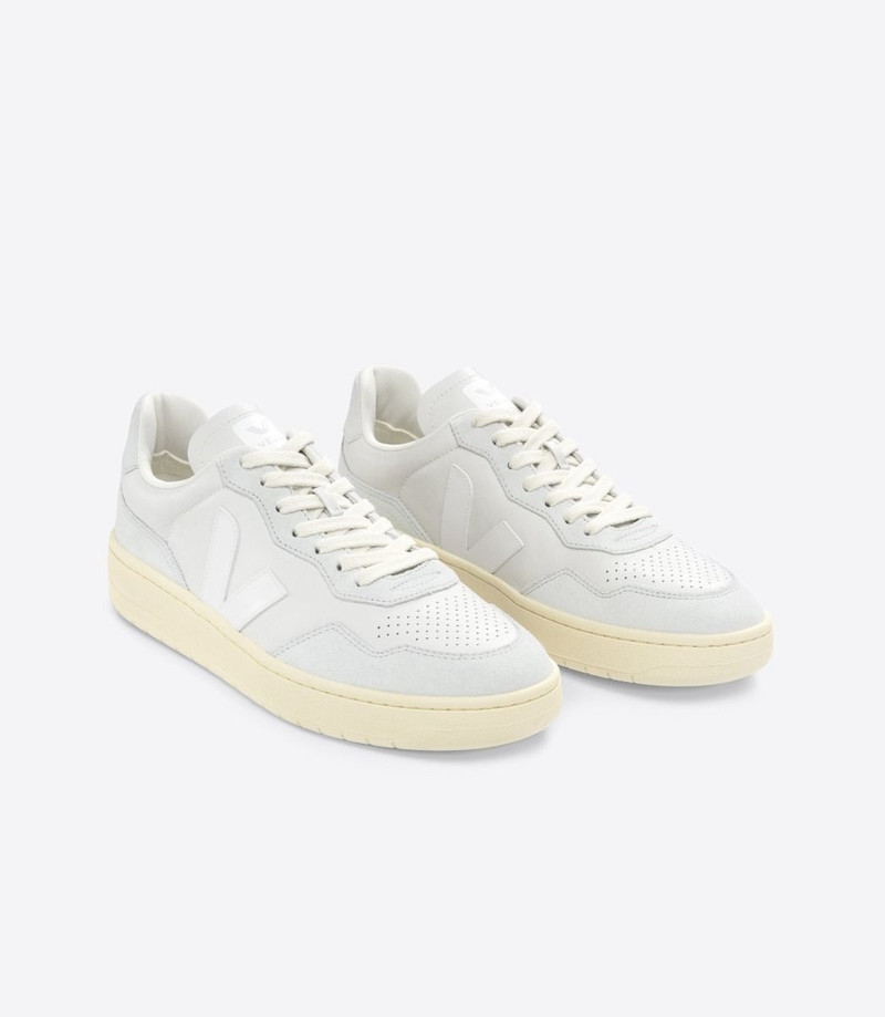 VEJA V-90 LEATHER GRAVEL WHITE outlook