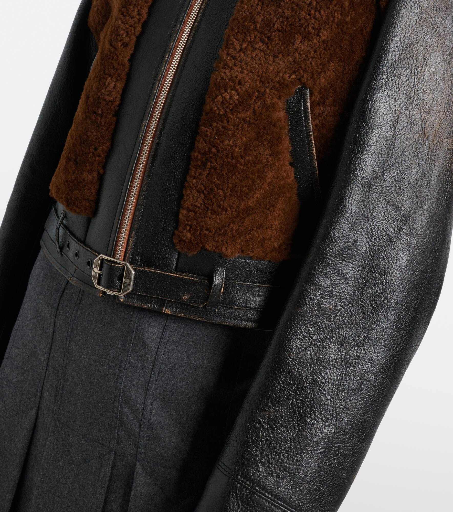 Belted shearling-trimmed leather jacket - 5