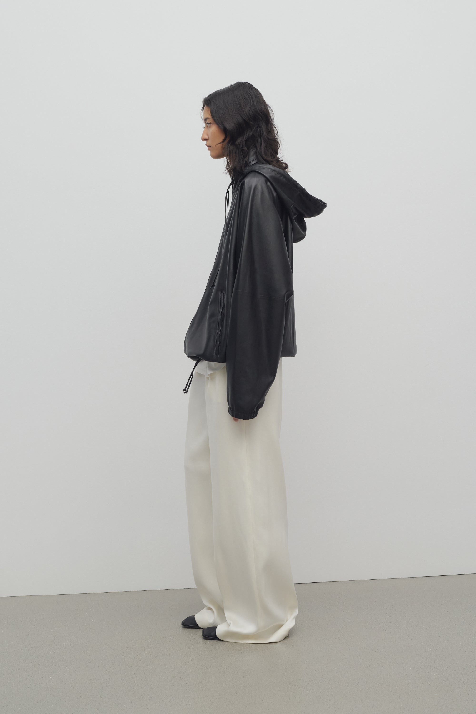 パンツ [The Row] Caledon Pant in Silk and Wool 01_087_D_1600x.jpg?v=1747837054