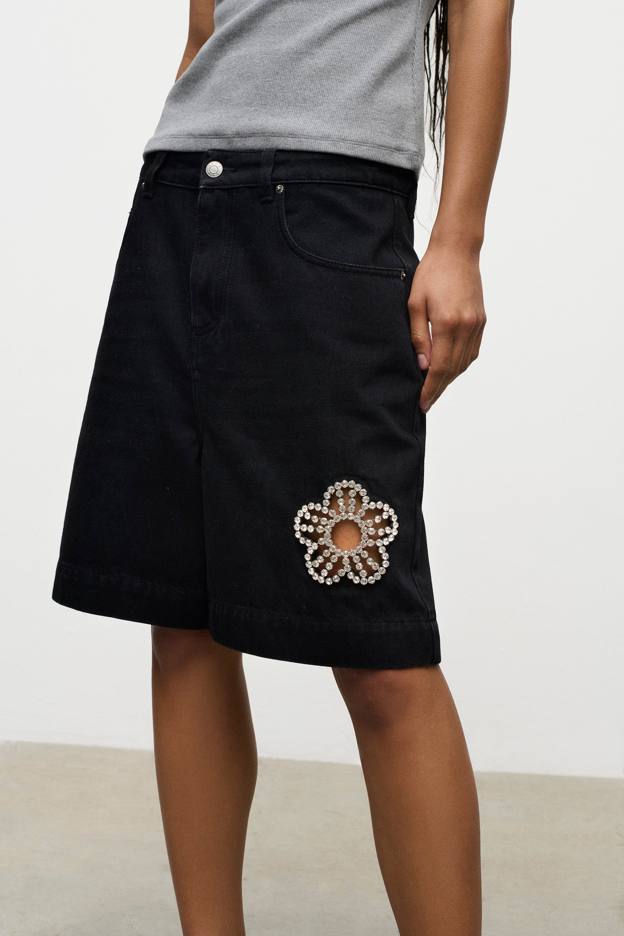 CRYSTAL FLOWER BERMUDA JEAN SHORT - 6
