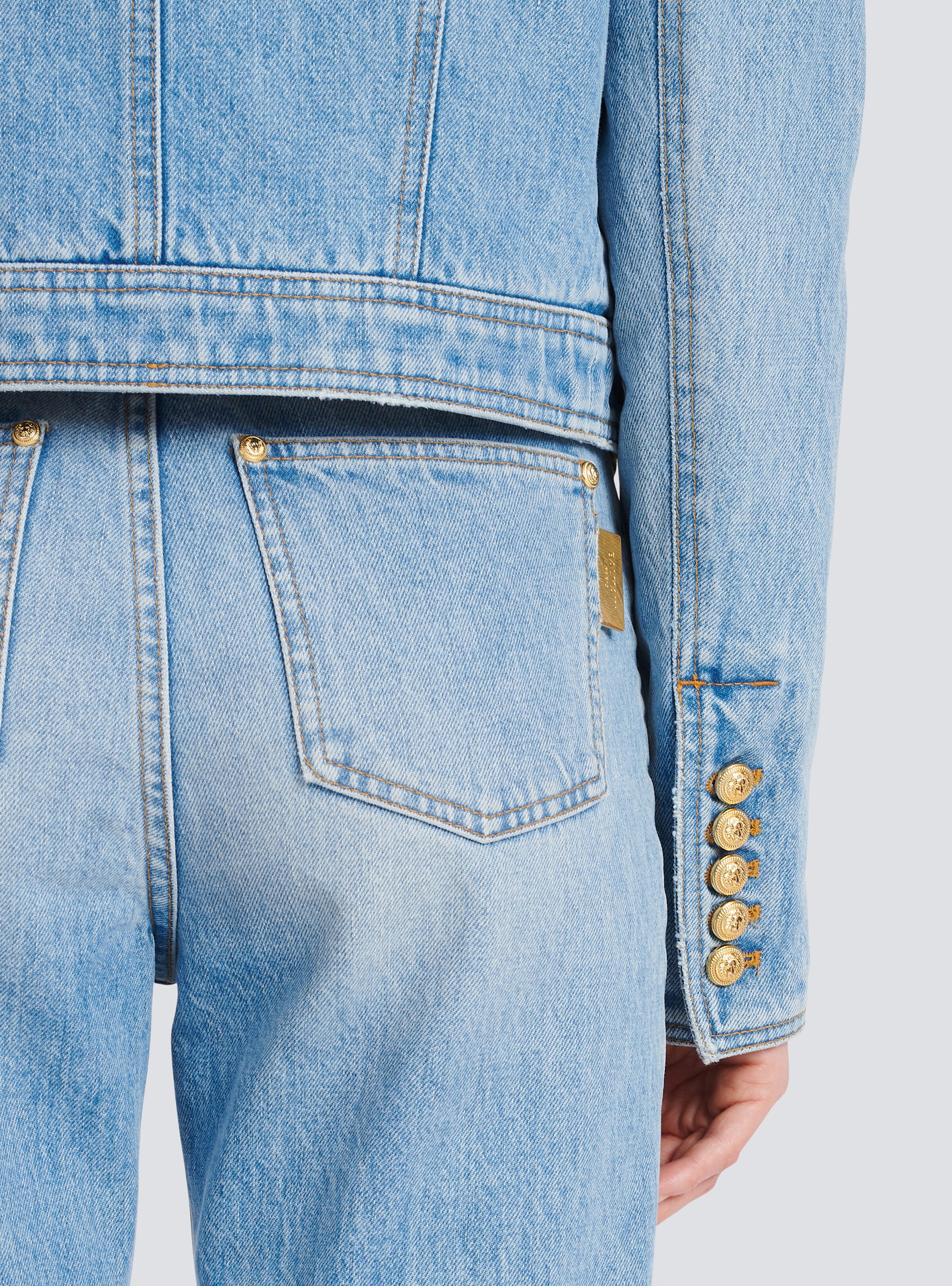 Cropped denim jacket - 10
