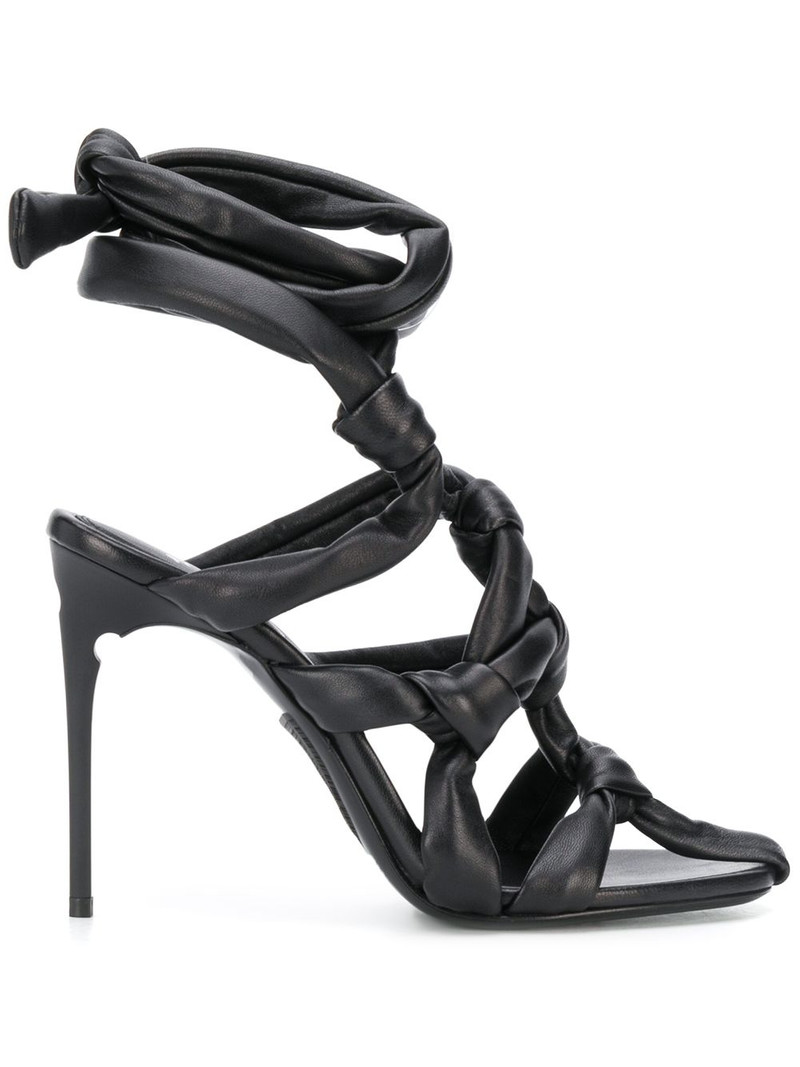 매듭된 strappy 샌들 1