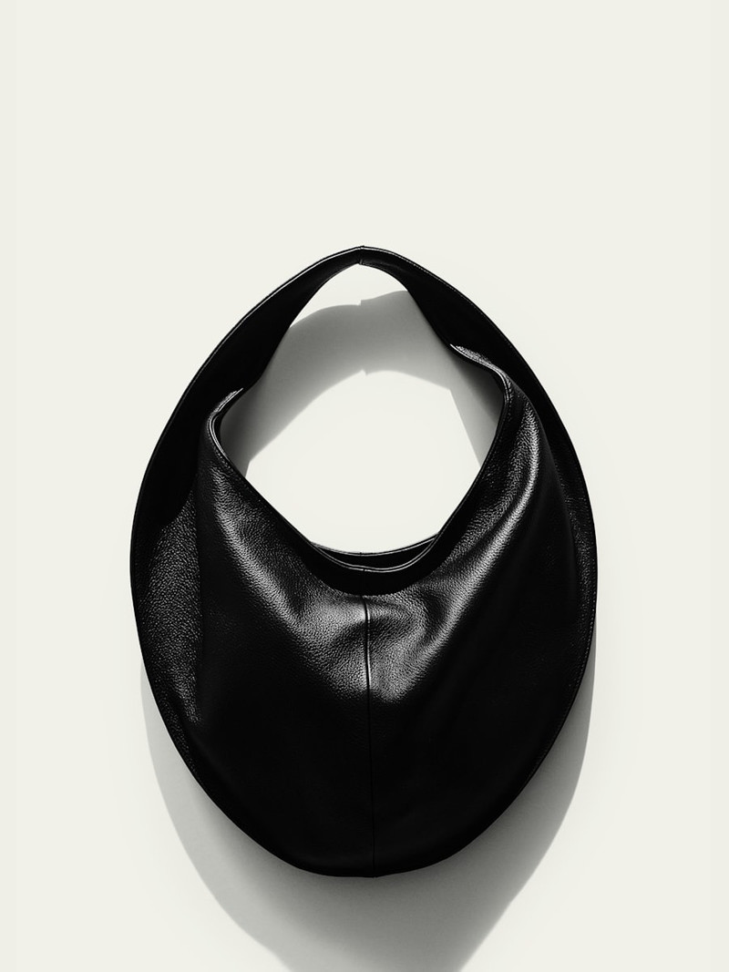 Maeden Market Pebble Leather Tote Bag outlook