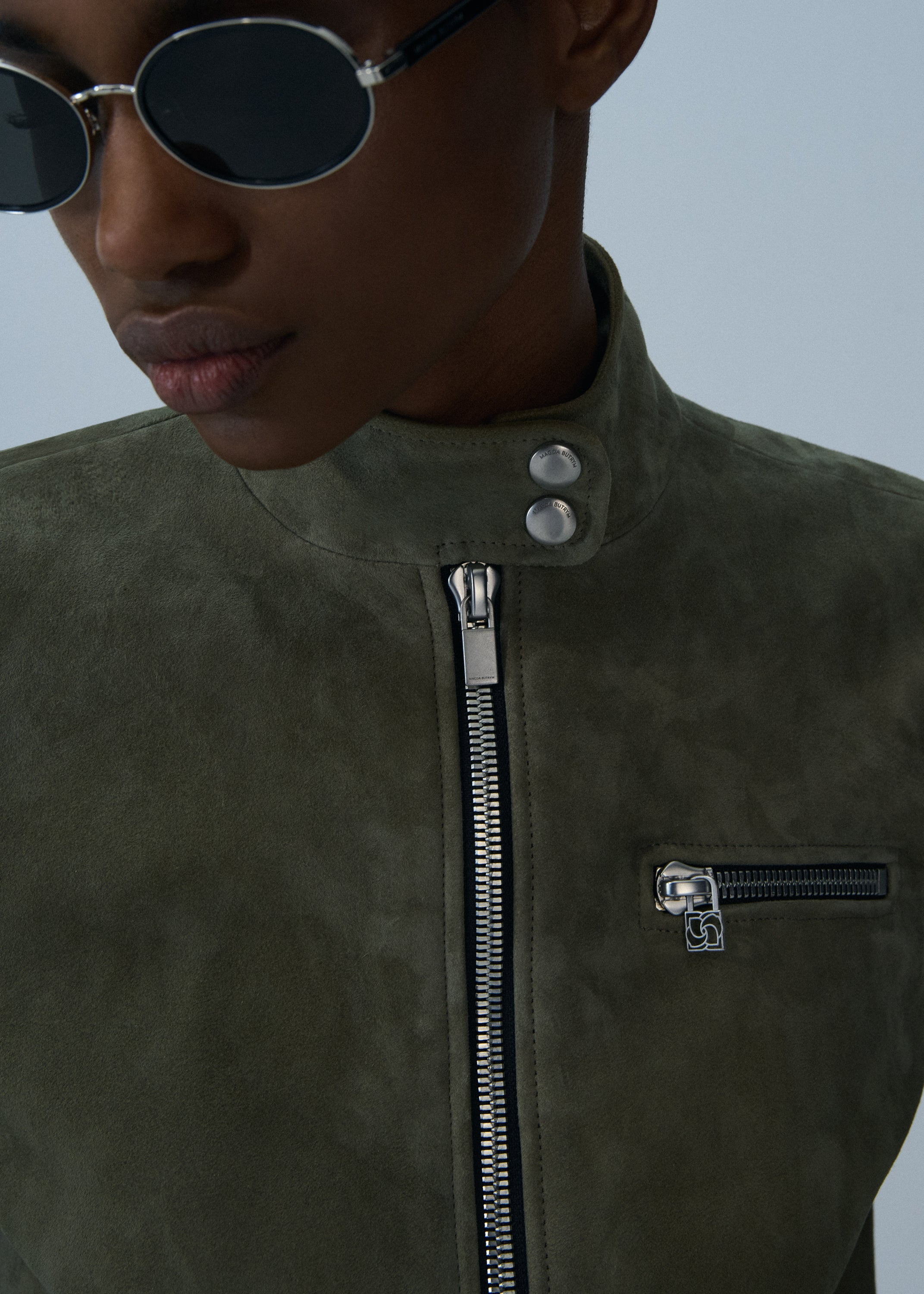Fitted leather moto jacket in green suede - 4
