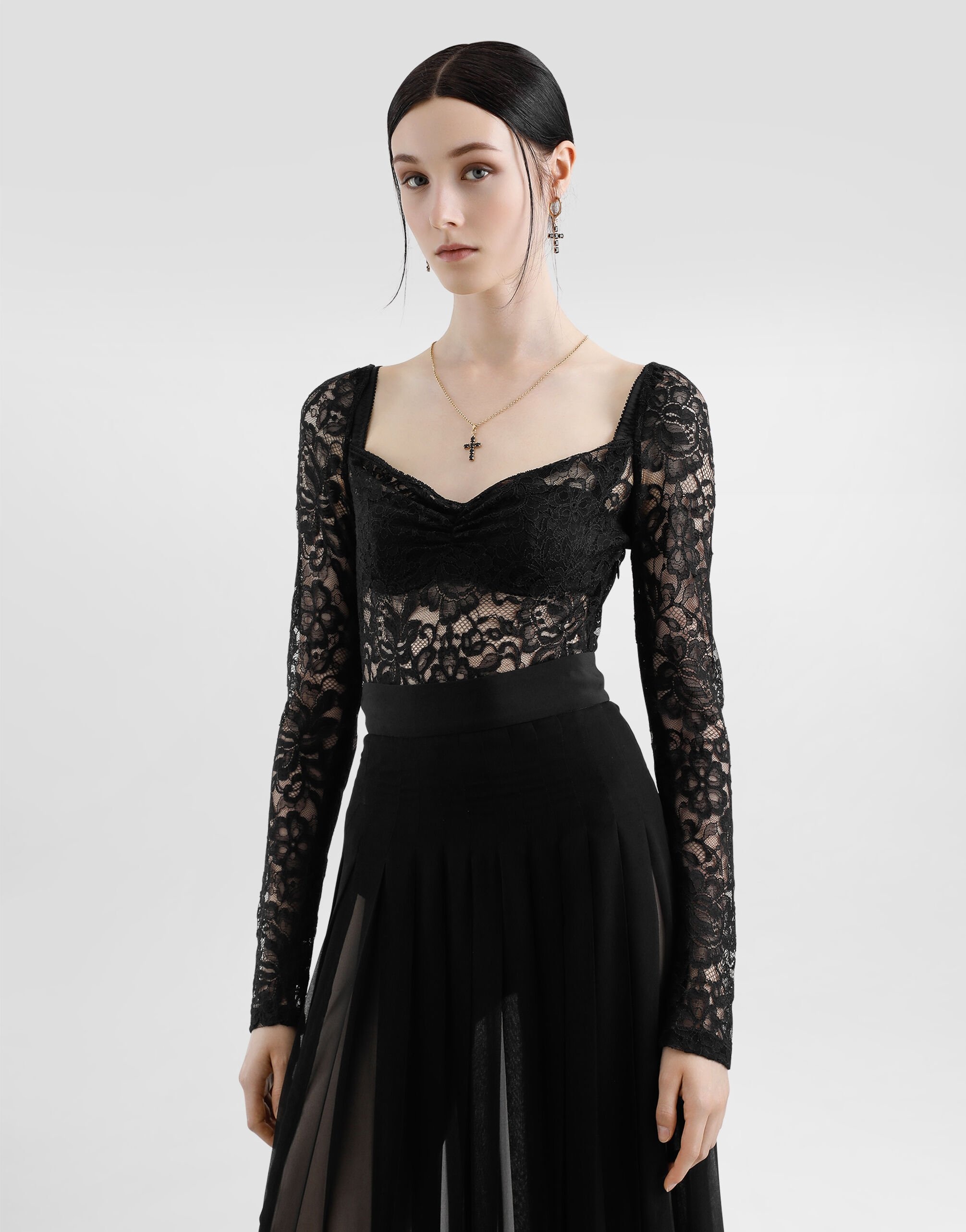 Floral lace top with a sweetheart neckline - 4