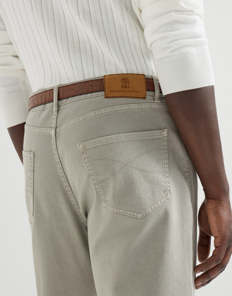Garment-dyed comfort denim leisure fit five-pocket trousers 4