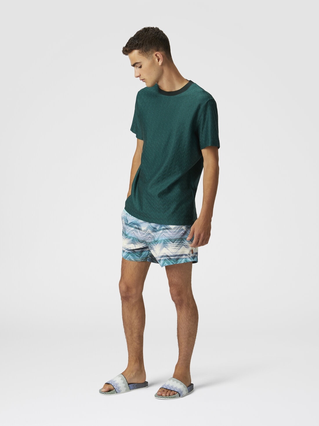 Swim shorts with macro zig zag dégradé print - 4
