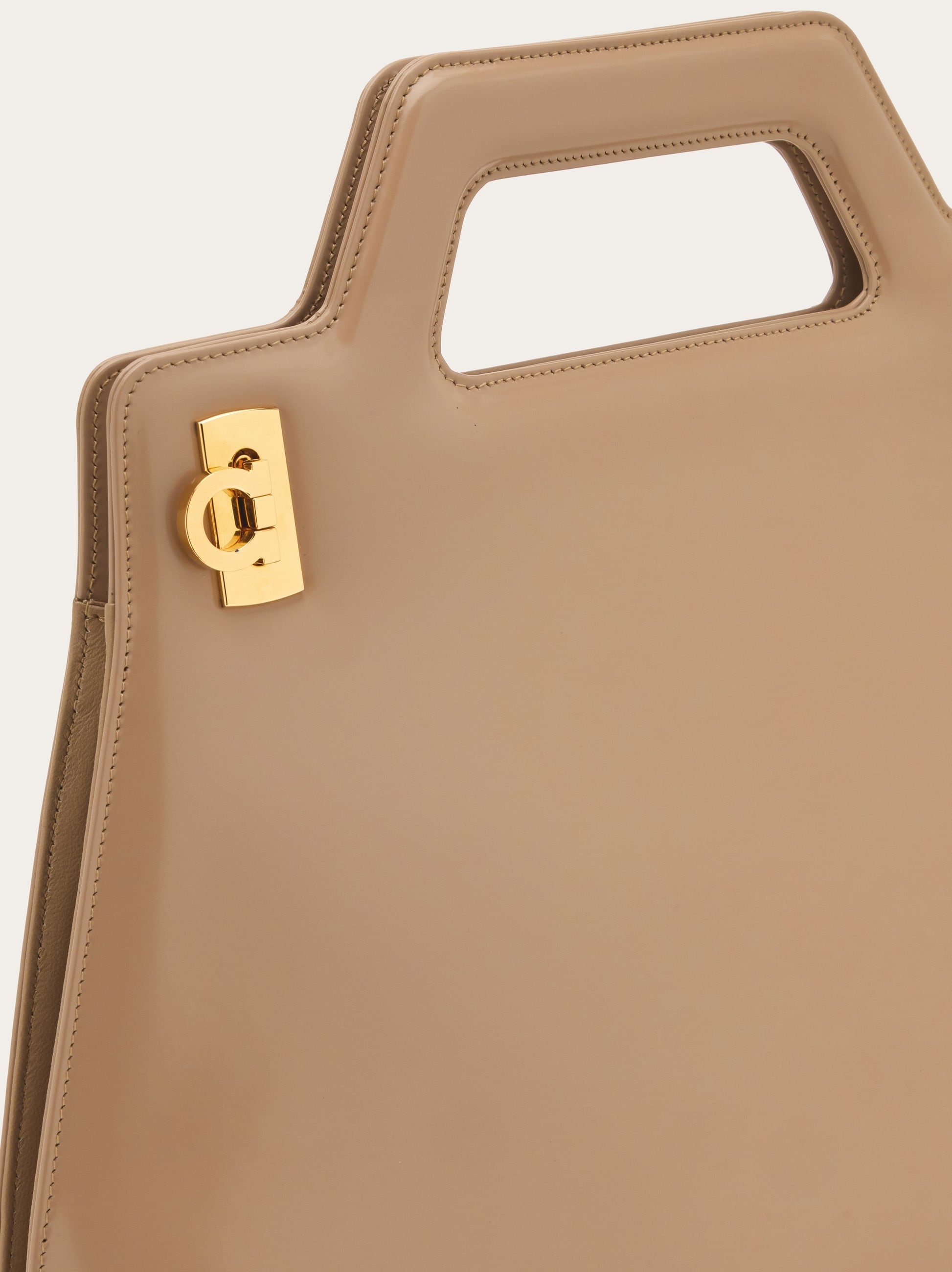 【Ferragamo】Ferragamo wanda top handle【ランク:A】 Ferragamo Wanda East-West Top Handle Bag 213484 760547