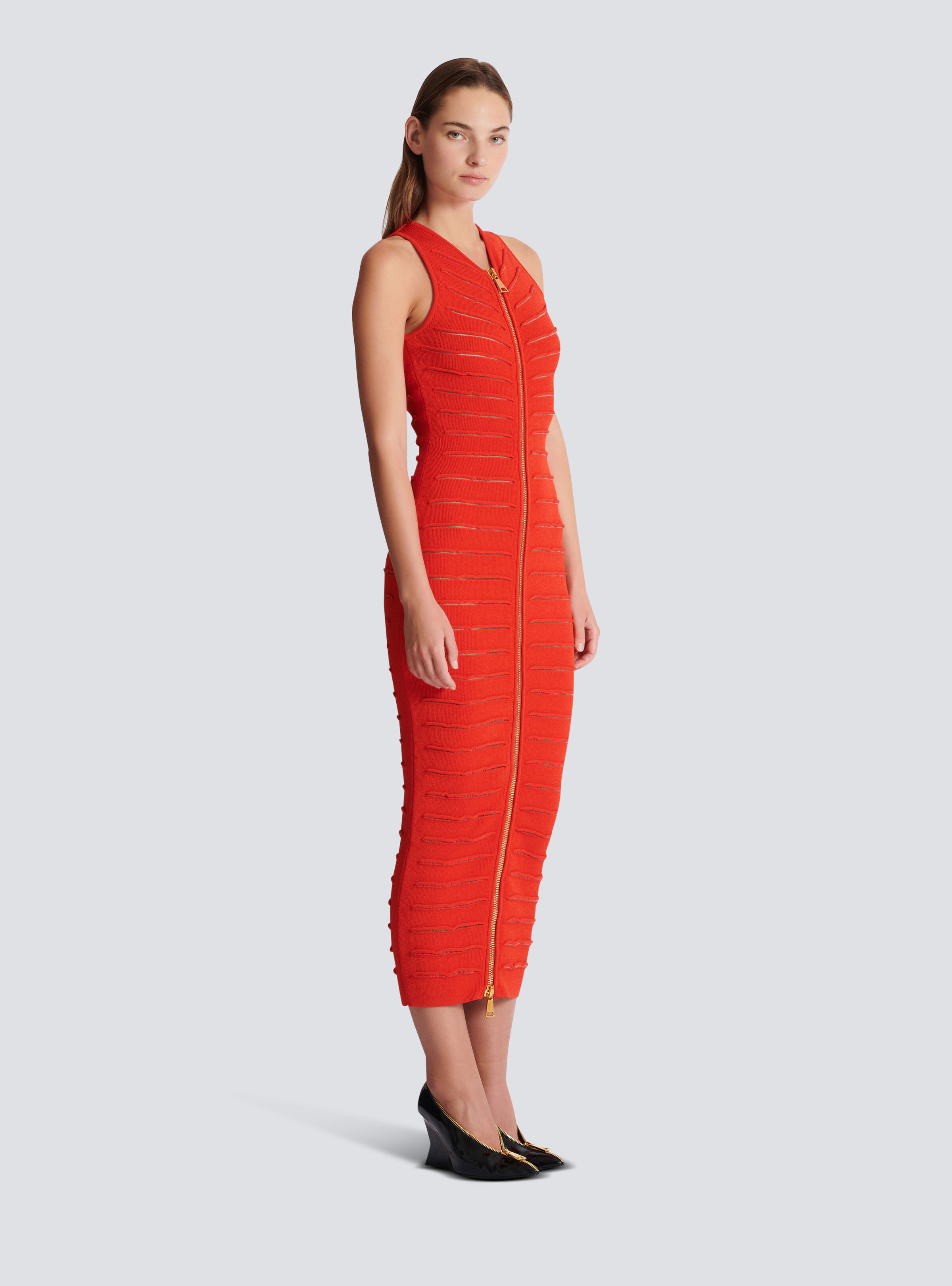 Long sleeveless dress in crocodile knit - 3