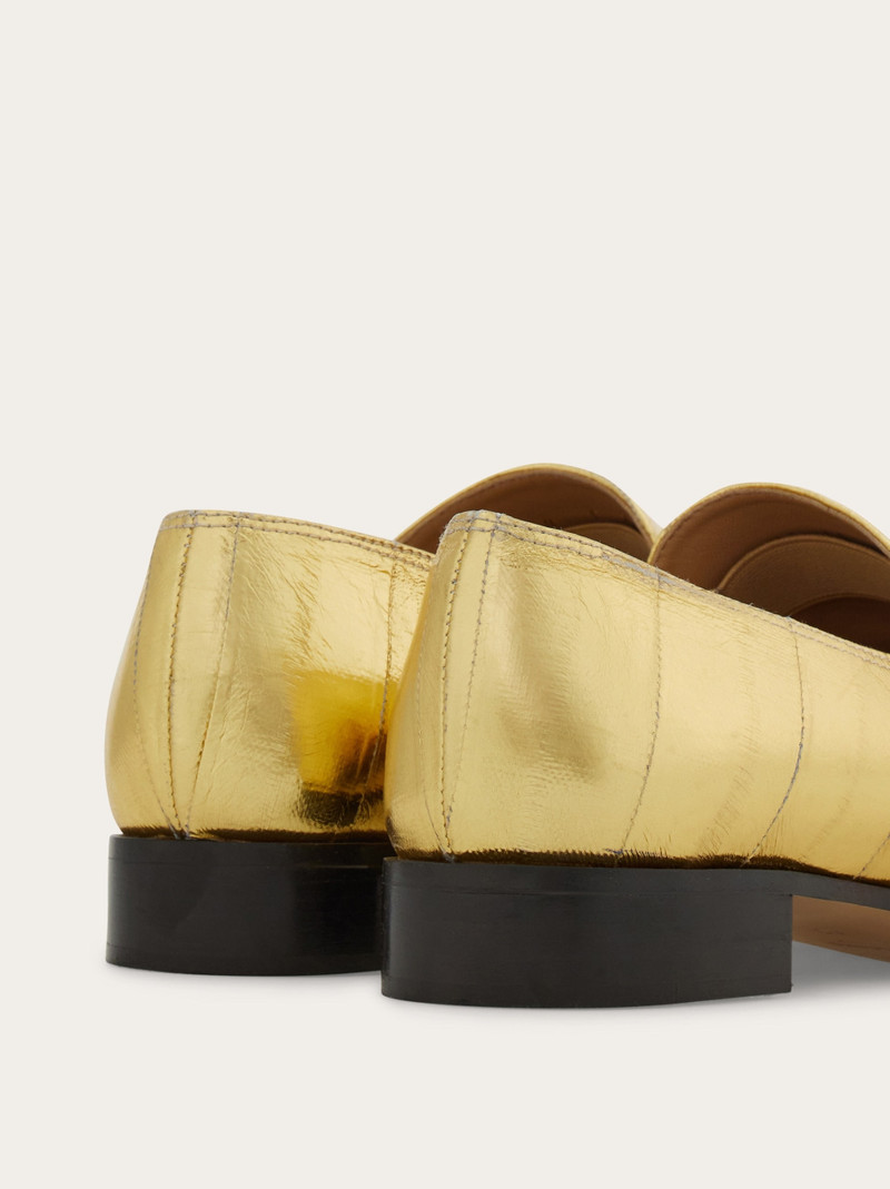 Laminated loafer with Hug buckle detail 4