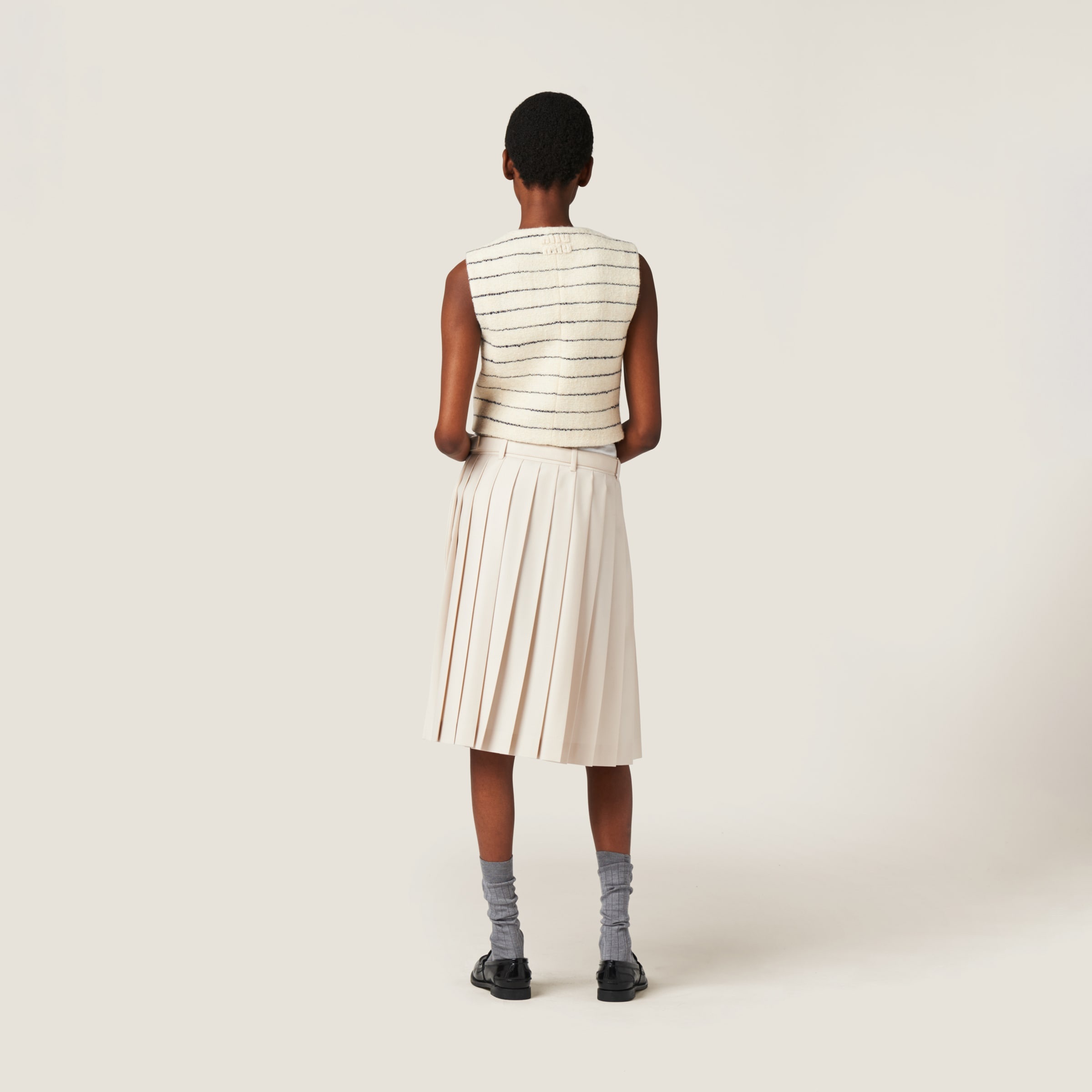 Single-breasted bouclé vest - 3