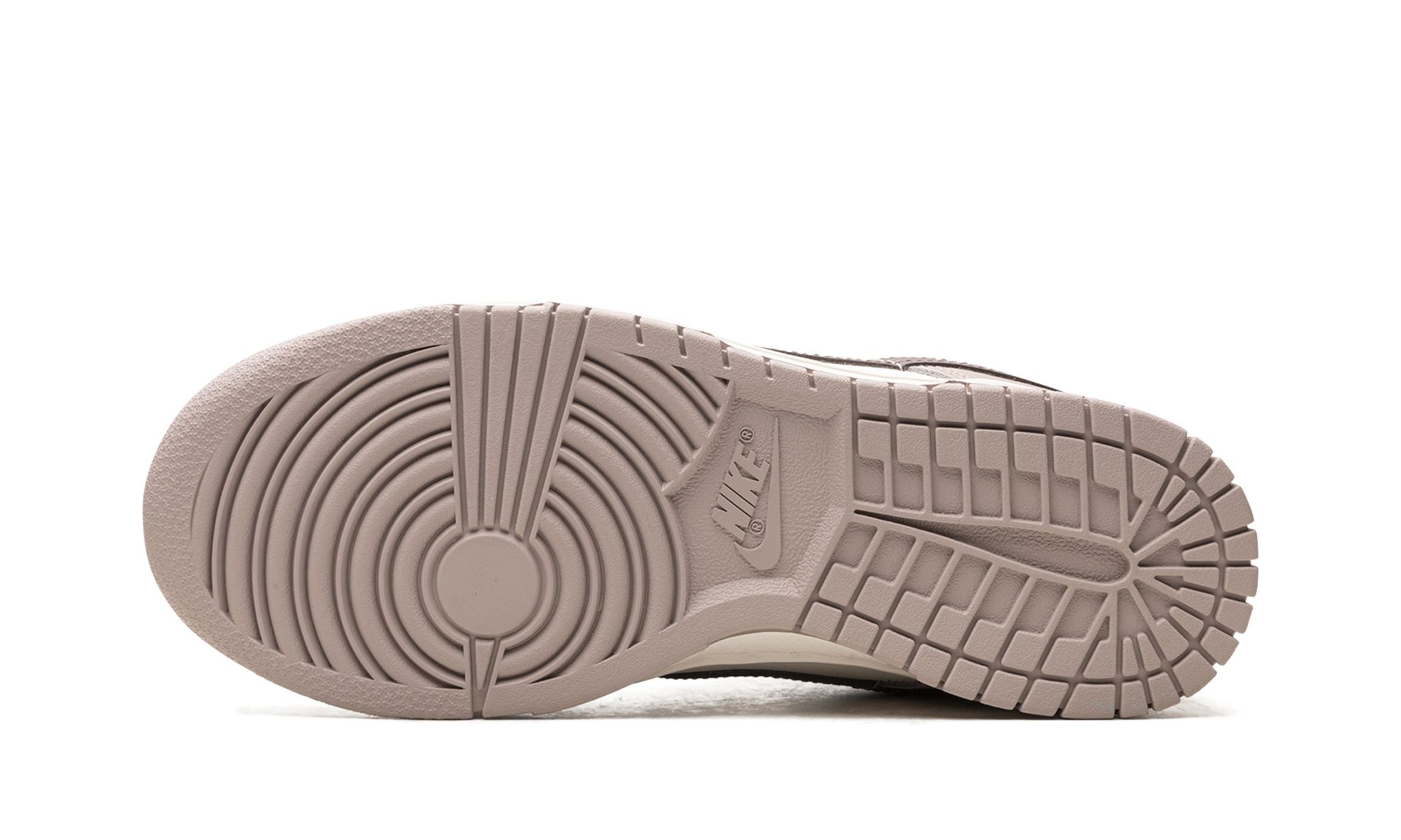 Dunk Low Wmns "Diffused Taupe" - 5