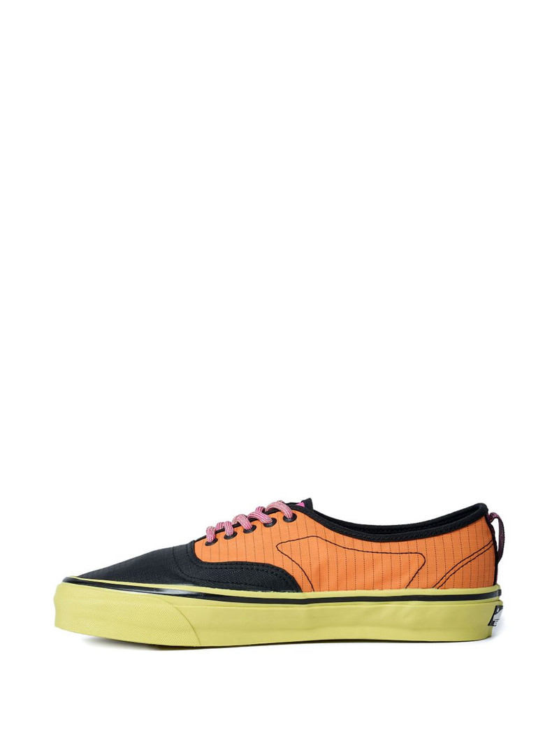 Vans contrast panel low-top sneakers outlook