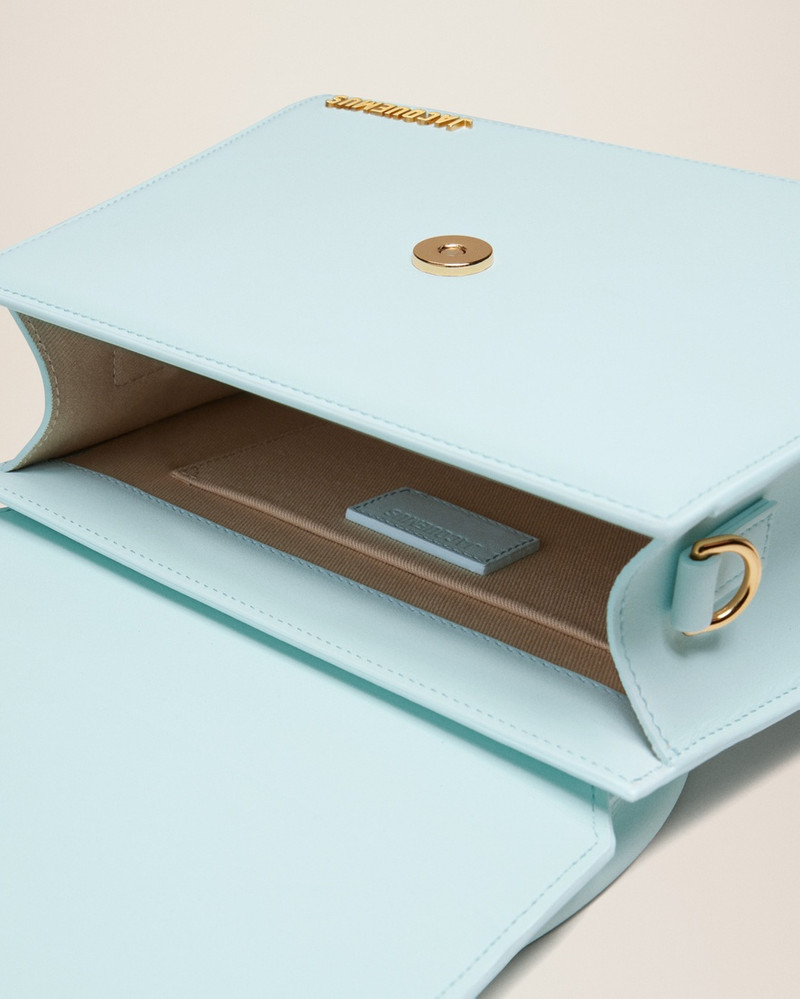 JACQUEMUS Le grand Chiquito outlook