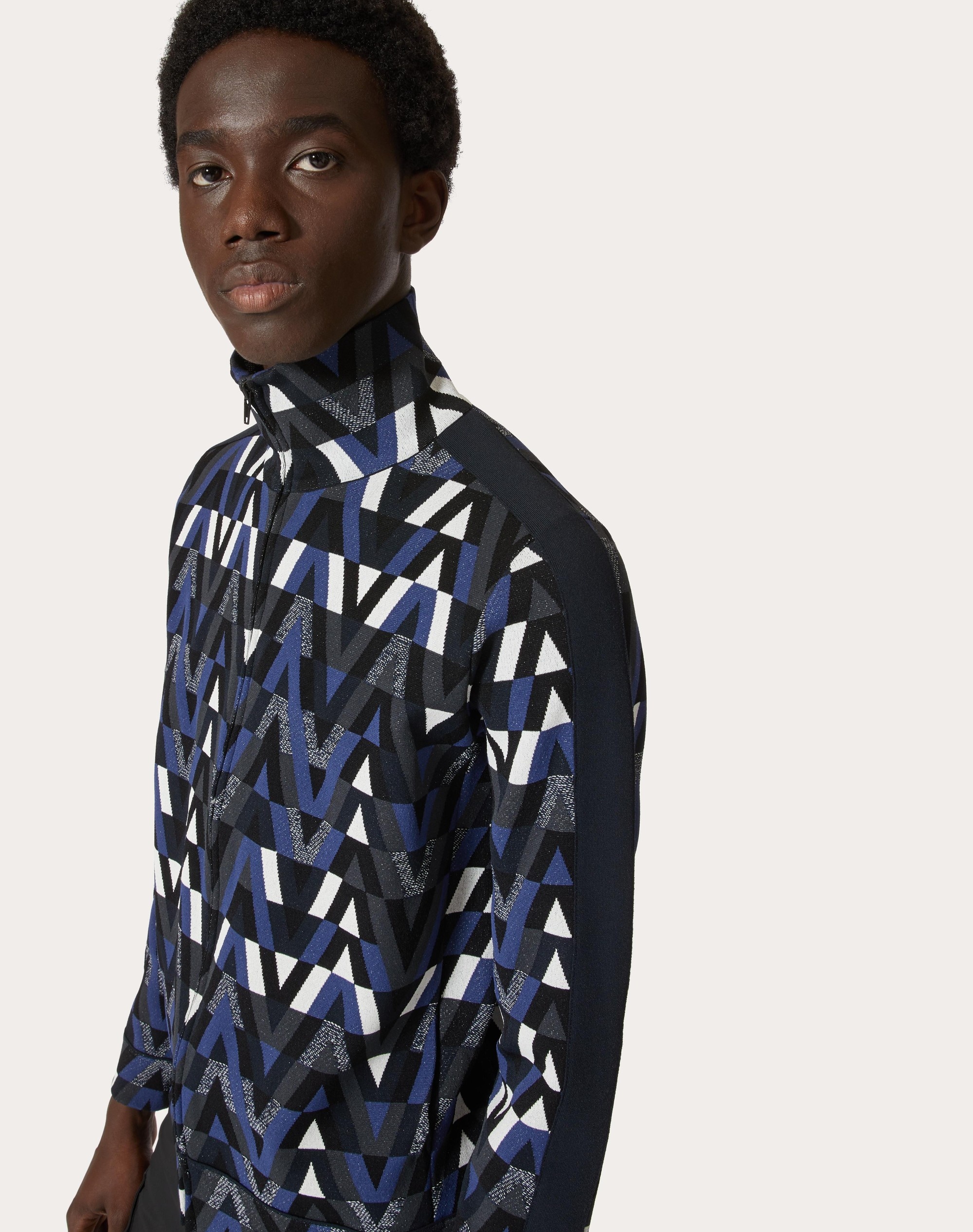 ZIP-UP KNITTED SWEATSHIRT WITH OPTICAL VALENTINO MOTIF - 5