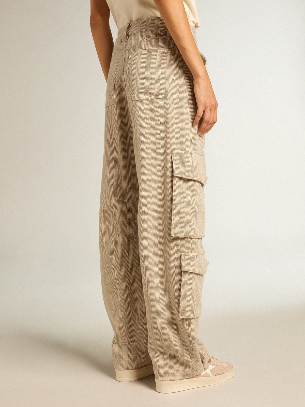 Women's dark olive-colored cotton cargo pants with a herringbone design - 4