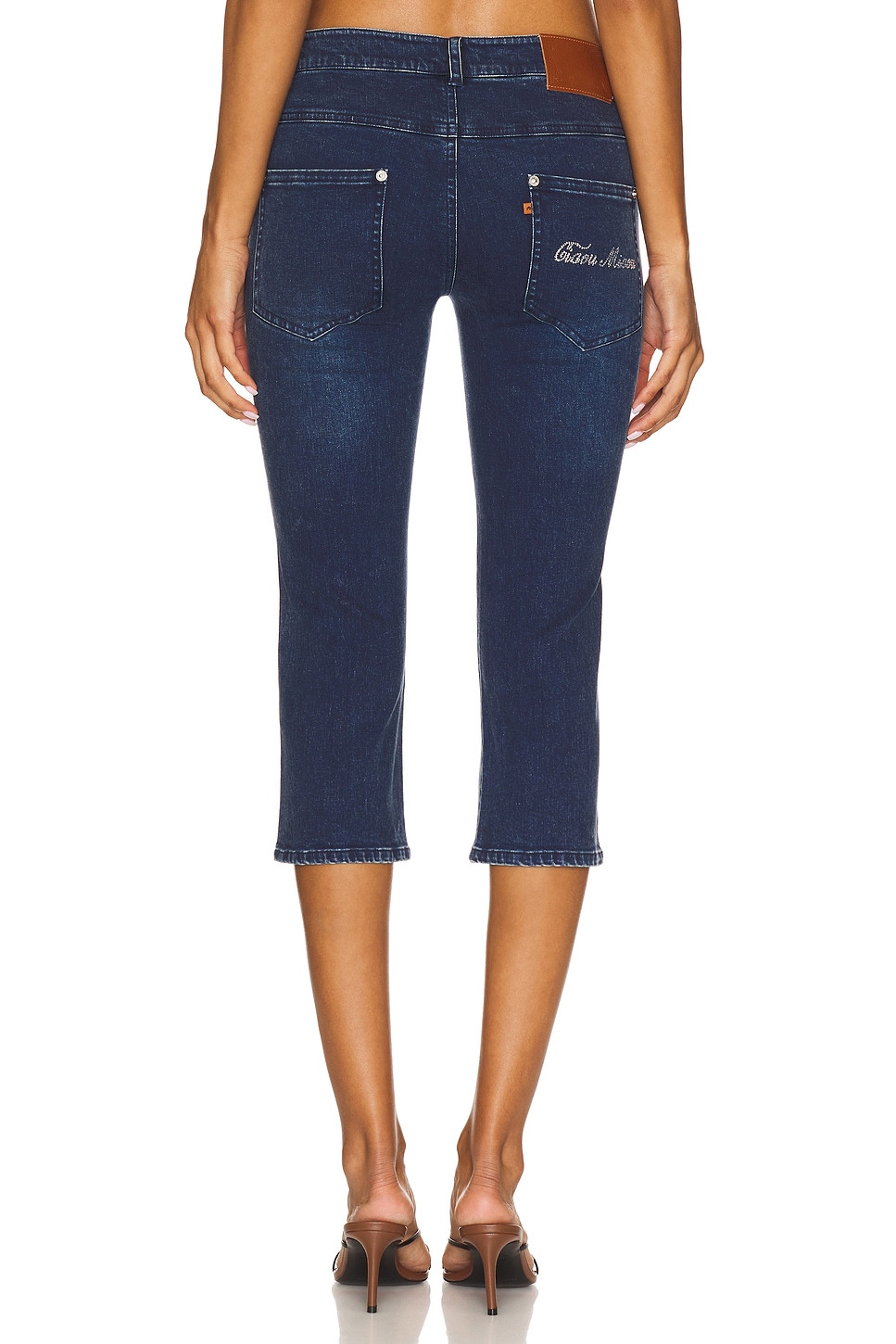 Kelly Capri - 4
