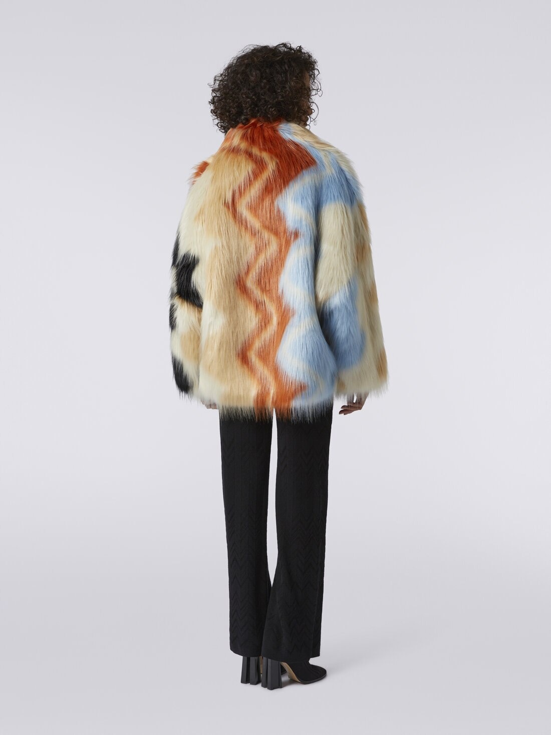 Short coat in faux fur with zigzag - 4