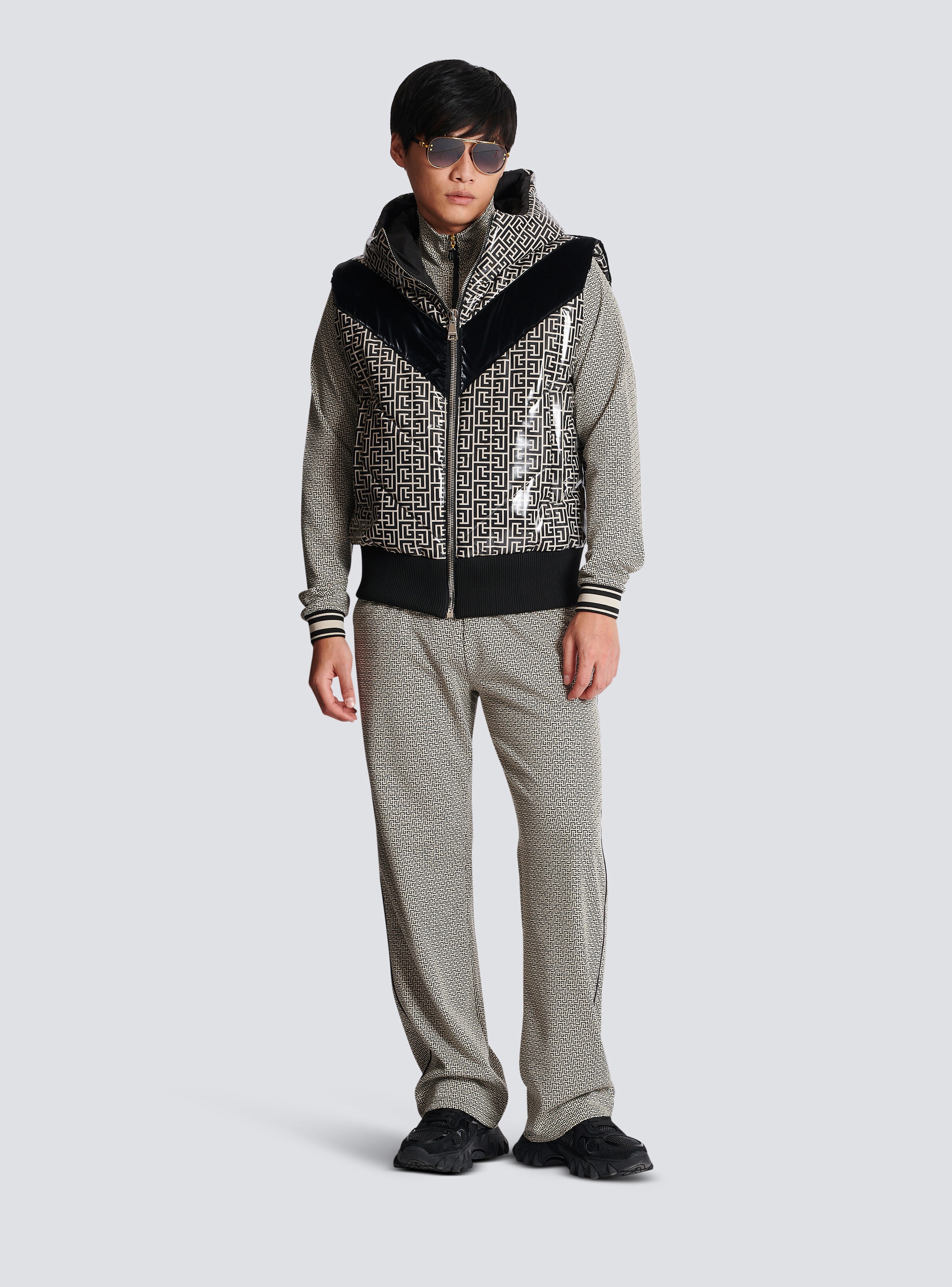 Puffer gilet jacket with monogram detail - 2