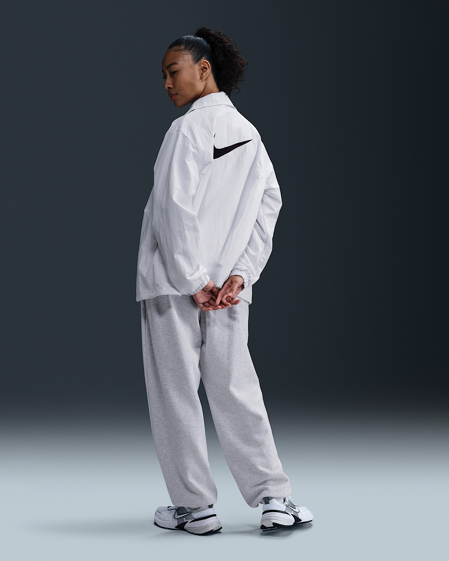 Nike Sportswear Club Fleece Women's Mid-Rise Oversized Sweatpants - 4