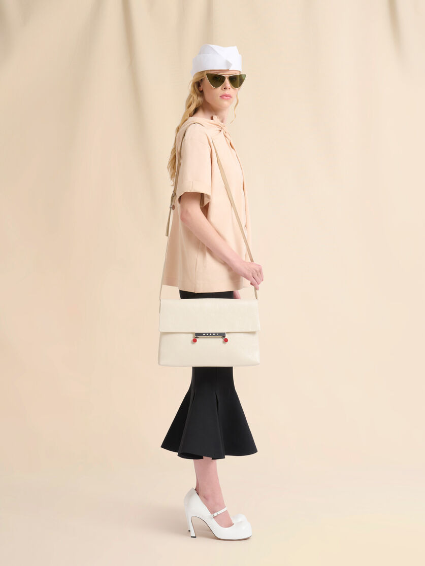 CREAM CRAQUELÉ PATENT LEATHER MEDIUM ENVELOPE BAG - 2